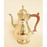 An 18th century style silver baluster coffee pot, Birmingham 1969, approx. 20.8 ozt