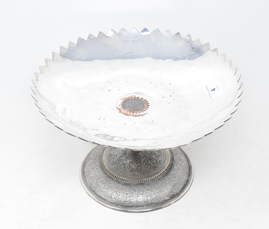 An Indian tazza, decorated flowers and foliage, 28.5 cm diameter