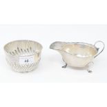 A silver sugar bowl, London 1881, and a silver sauce boat, approx. 7.5 ozt (2)