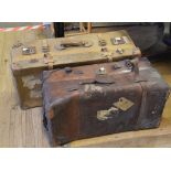 A leather suitcase, 51 cm wide, and another similar (2)