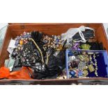 A large group of assorted costume jewellery (qty)