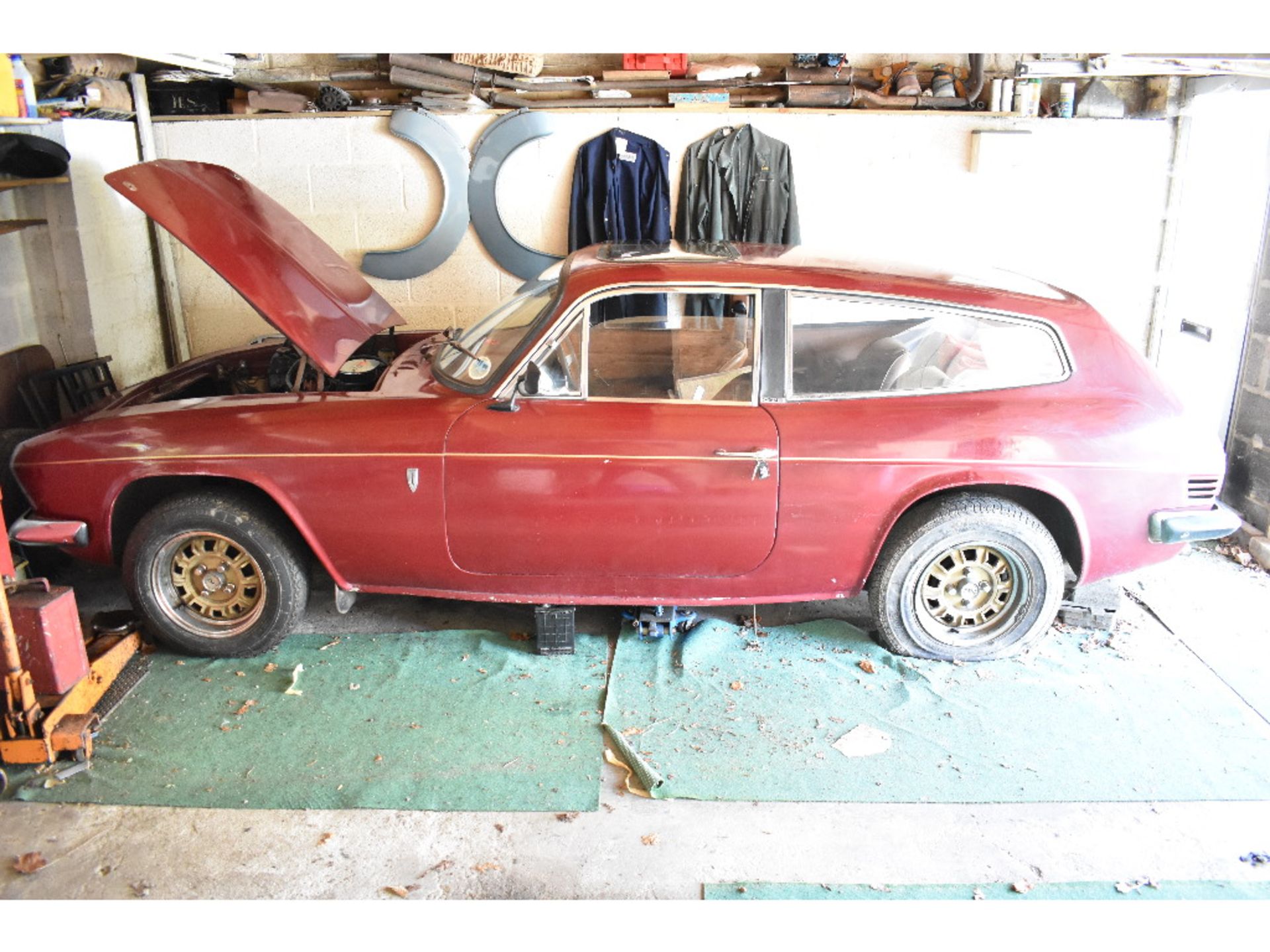 A 1975 Reliant Scimitar GTE SE5A project, registration number NYG 93N, chassis number 93X5653, - Image 3 of 23