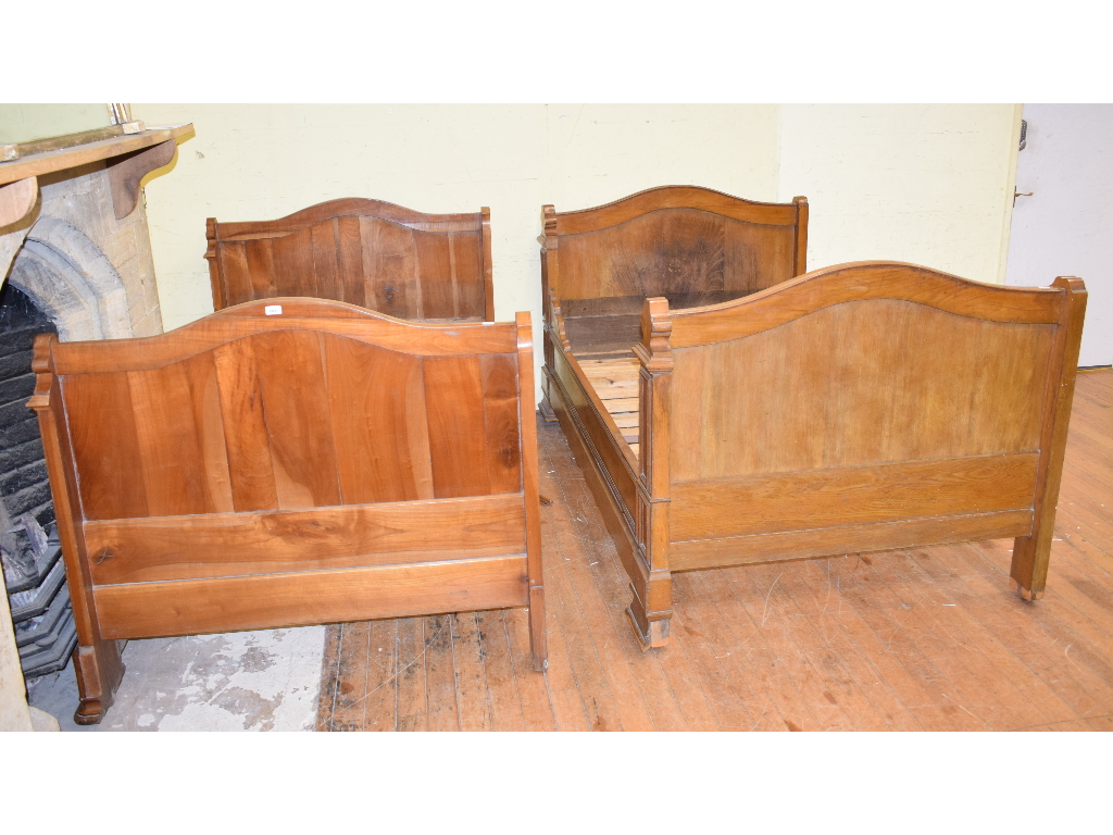 Two French bed ends, with side rails, 125 cm wide, and a similar bed (2) - Image 2 of 2
