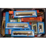 Assorted 00 gauge carriages, wagons, kits and other related items, mainly boxed (box)