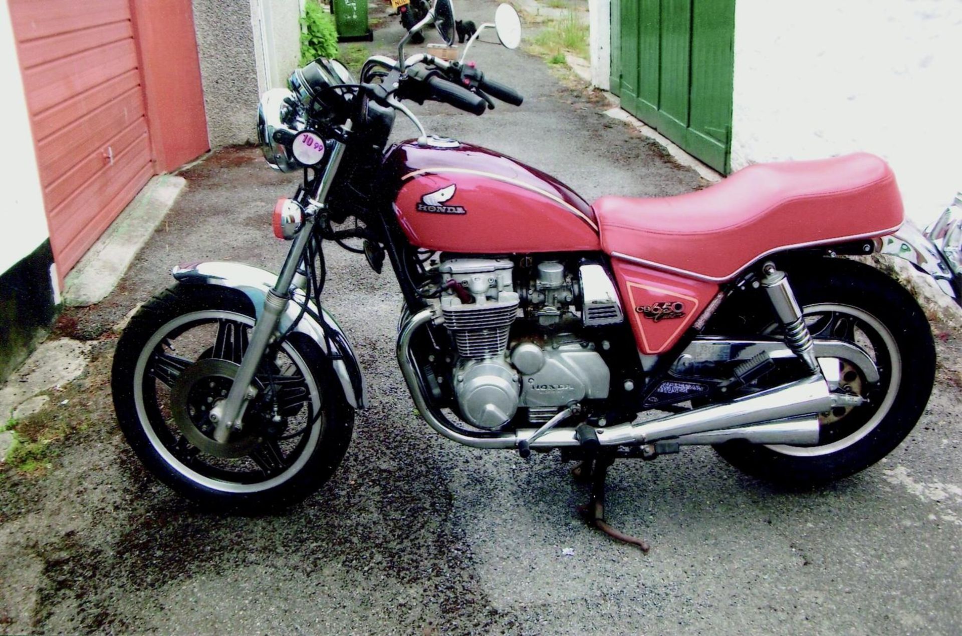 A 1981 Honda CB650CA, registration number VRL 112W, red. This CB650 has only covered 7,800 miles