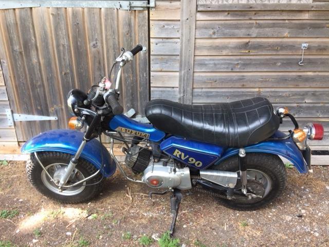 A 1981 Suzuki RV90, registration number UUB 301W, blue. This low mileage RV90 has seen little use in - Image 2 of 4