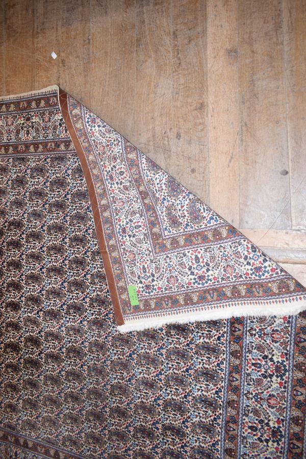 A Persian Moud carpet, decorated paisley motifs on a cream ground, within a multi border, 310 x - Bild 2 aus 2