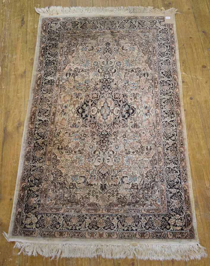 A silk rug, decorated foliage, 154 x 92 cm