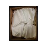 A large group of damask and other napkins, cloths and items (box)