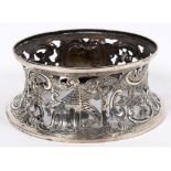 An Edwardian silver dish ring, pierced animals, a church and flowers, London 1908, approx. 12.0