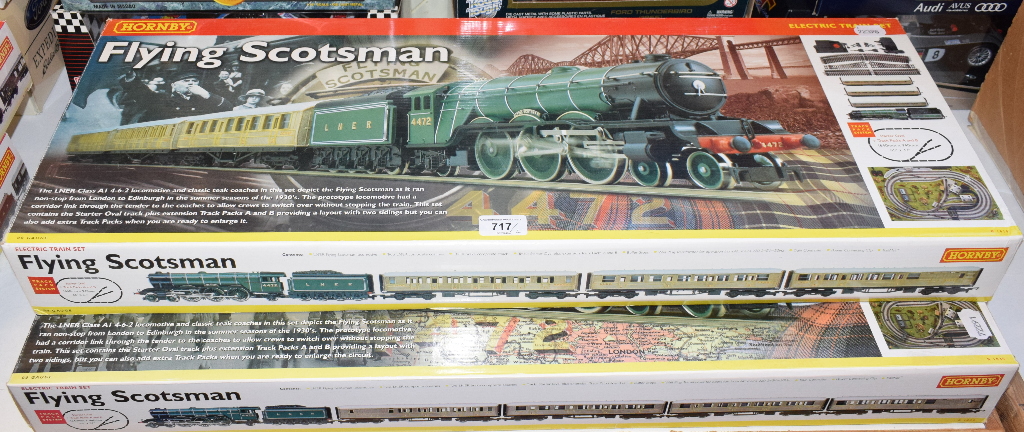 A Hornby 00 gauge train set, Flying Scotsman, R 1019, and another similar, R 1039, both boxed (2)