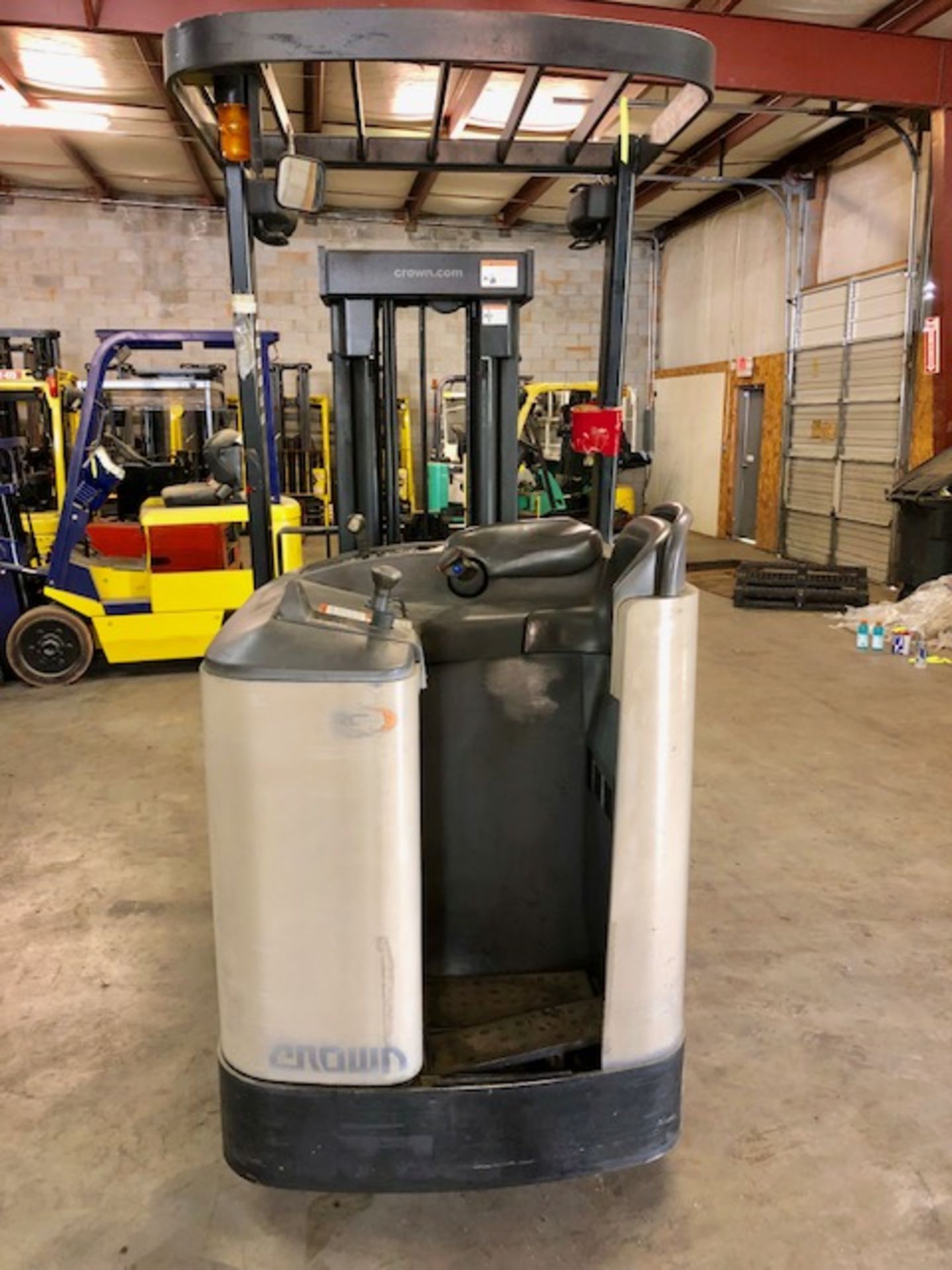 Crown Stand Up forklift - Image 4 of 6