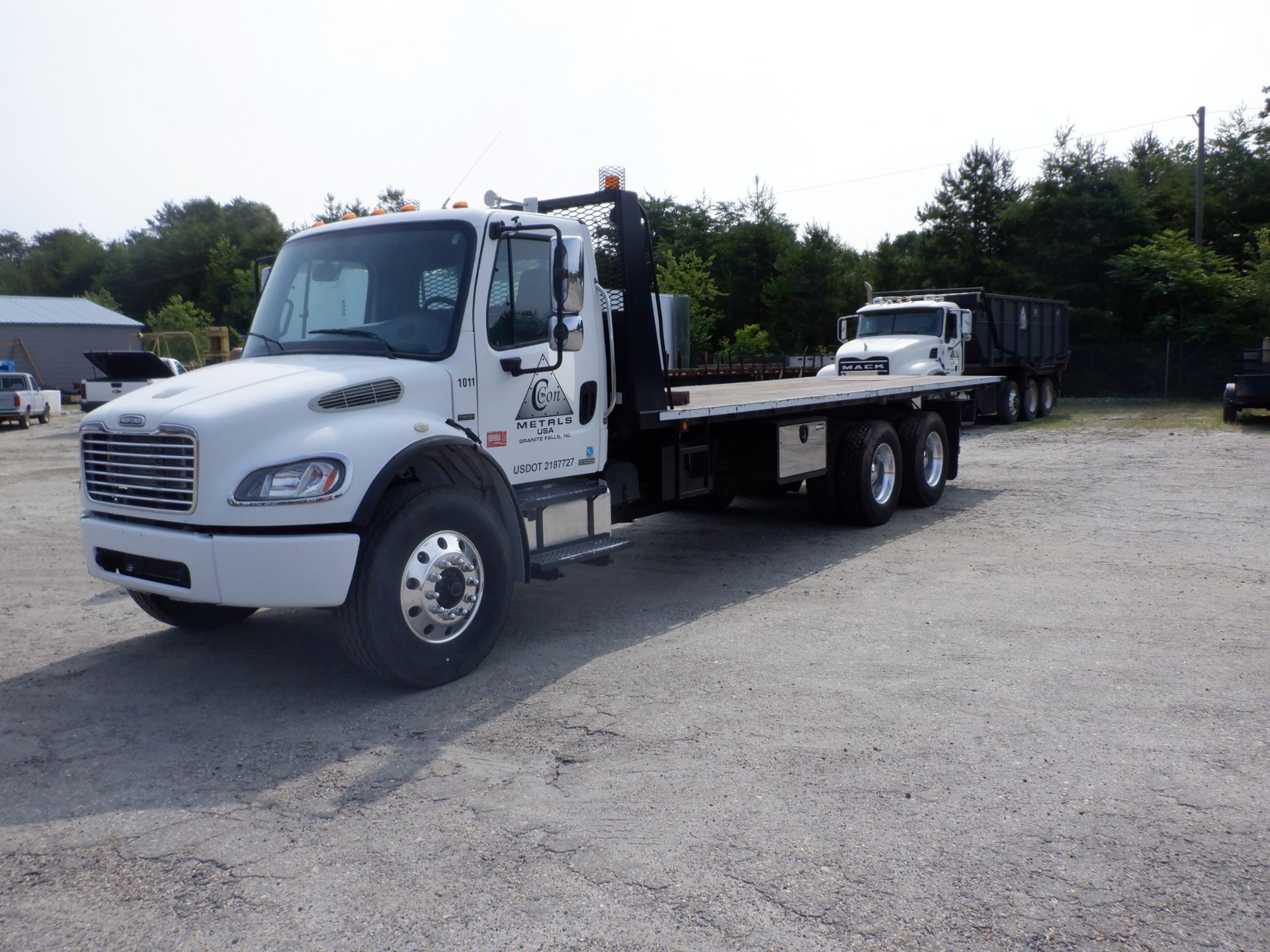2005 Freightliner M2 Business Class Tandem Axle Rollback *LOW MILES* - Image 2 of 18