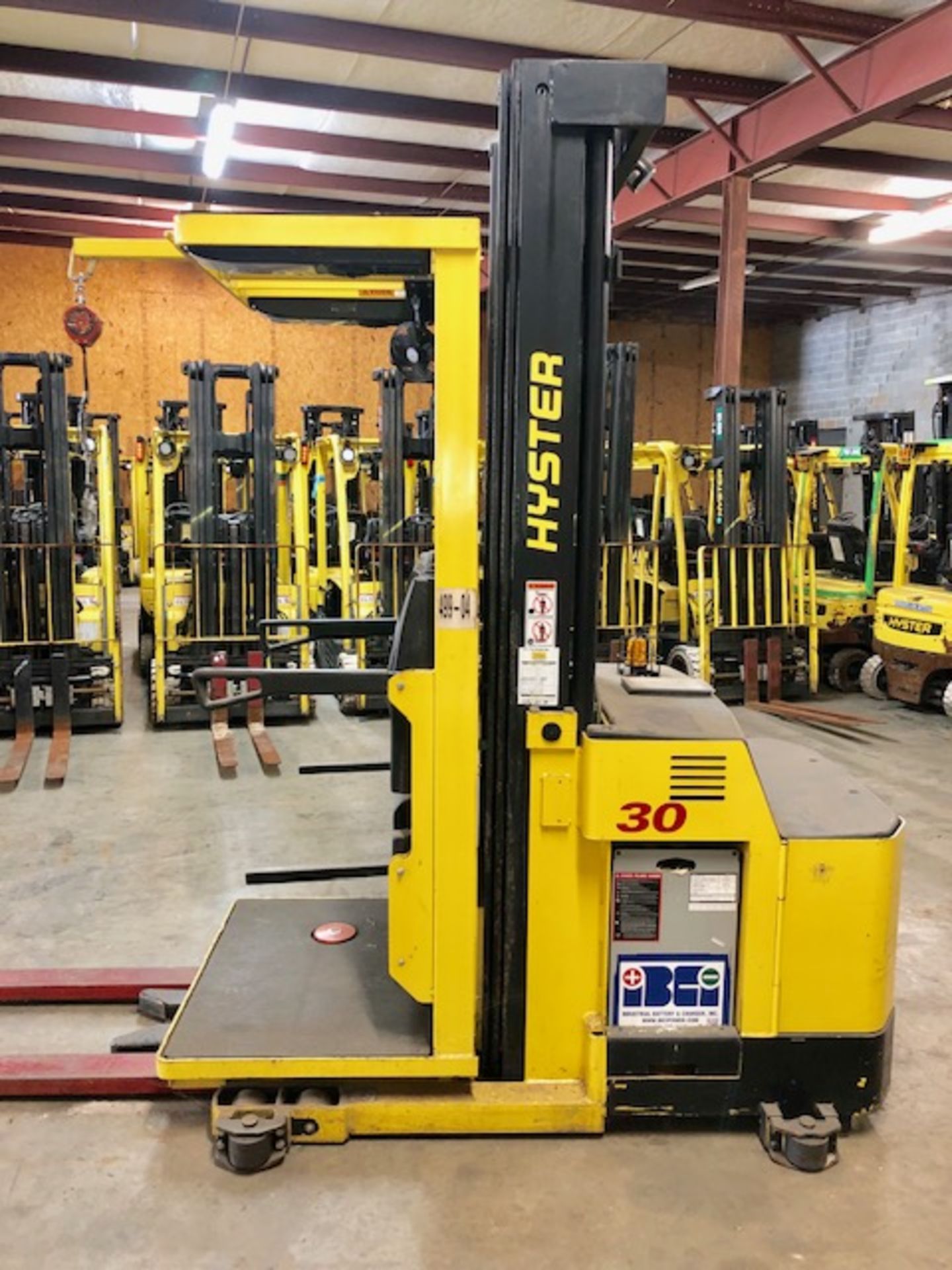 Hyster forklift R30XM52 w/24V battery