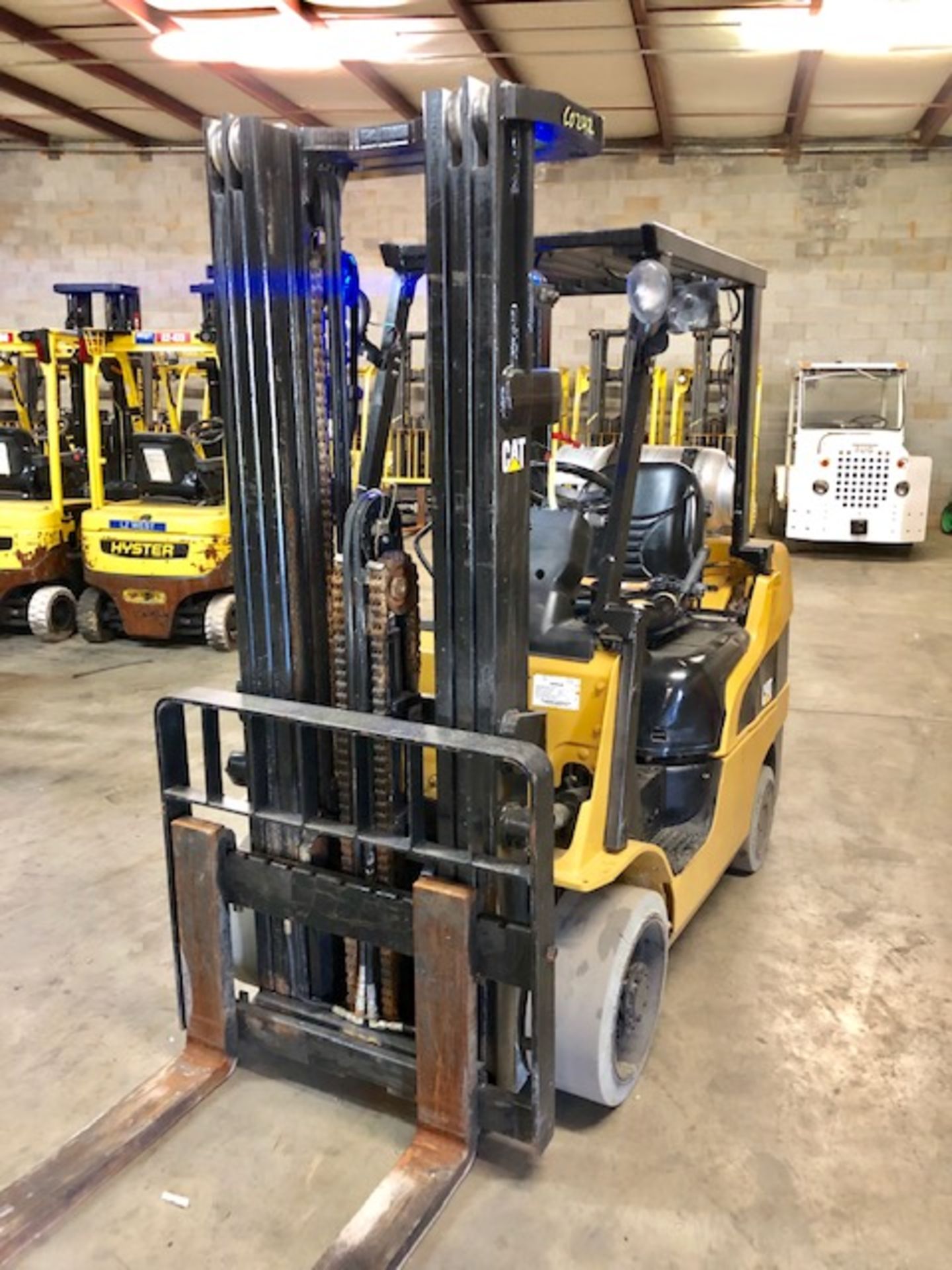 Cat C-6000 forklift - Image 2 of 8