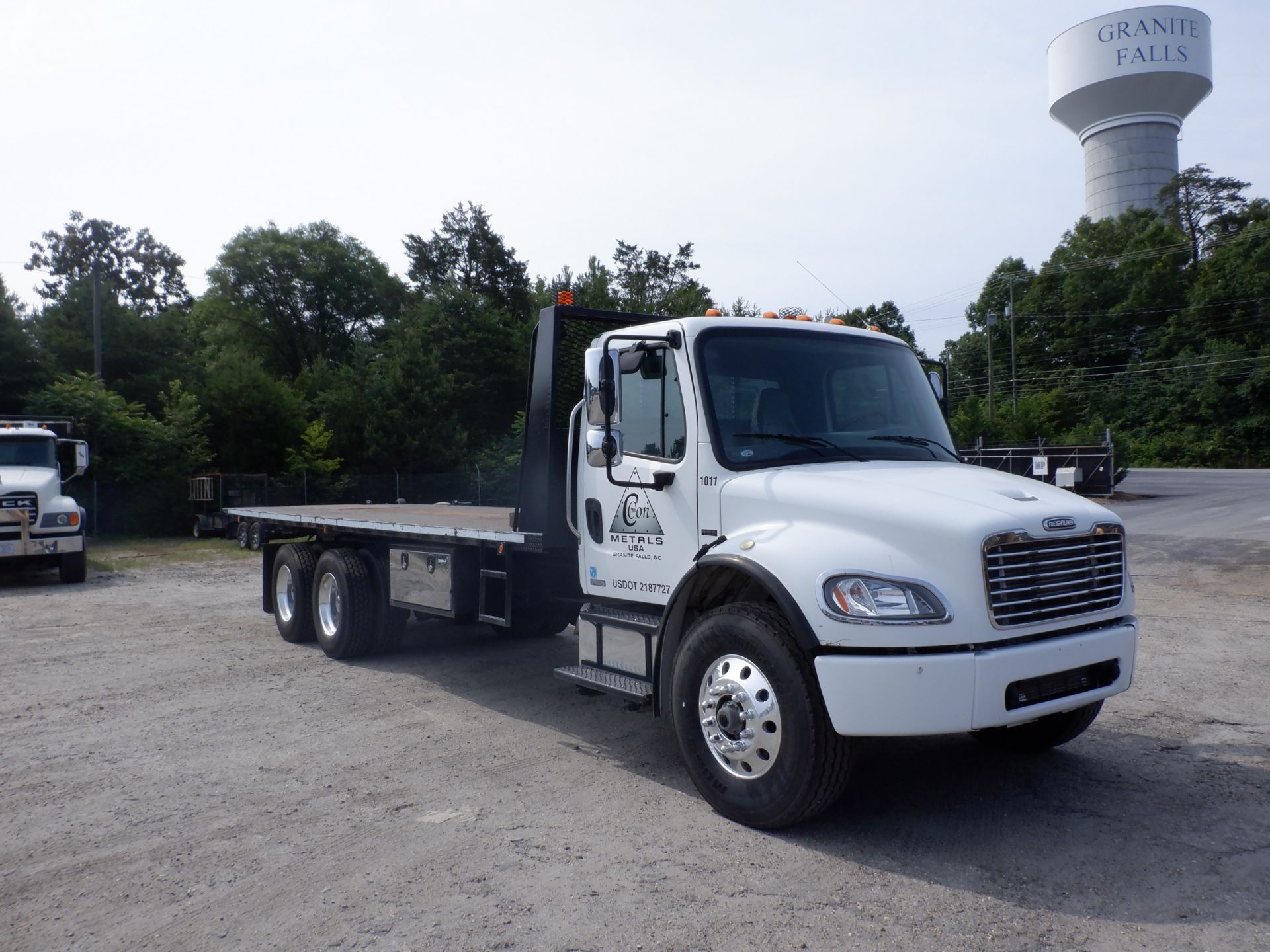 2005 Freightliner M2 Business Class Tandem Axle Rollback *LOW MILES*