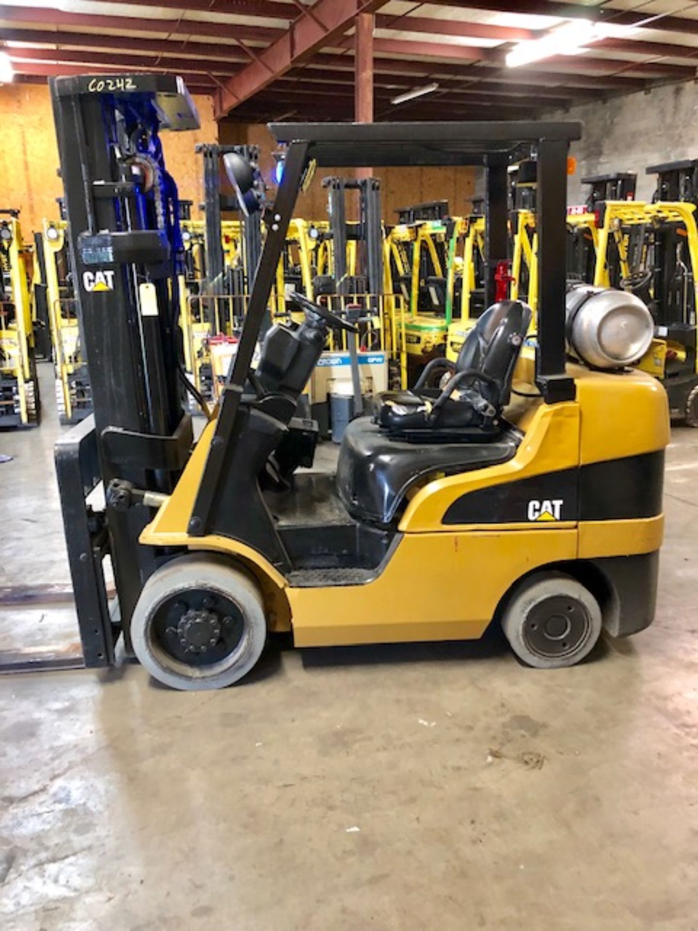 Cat C-6000 forklift