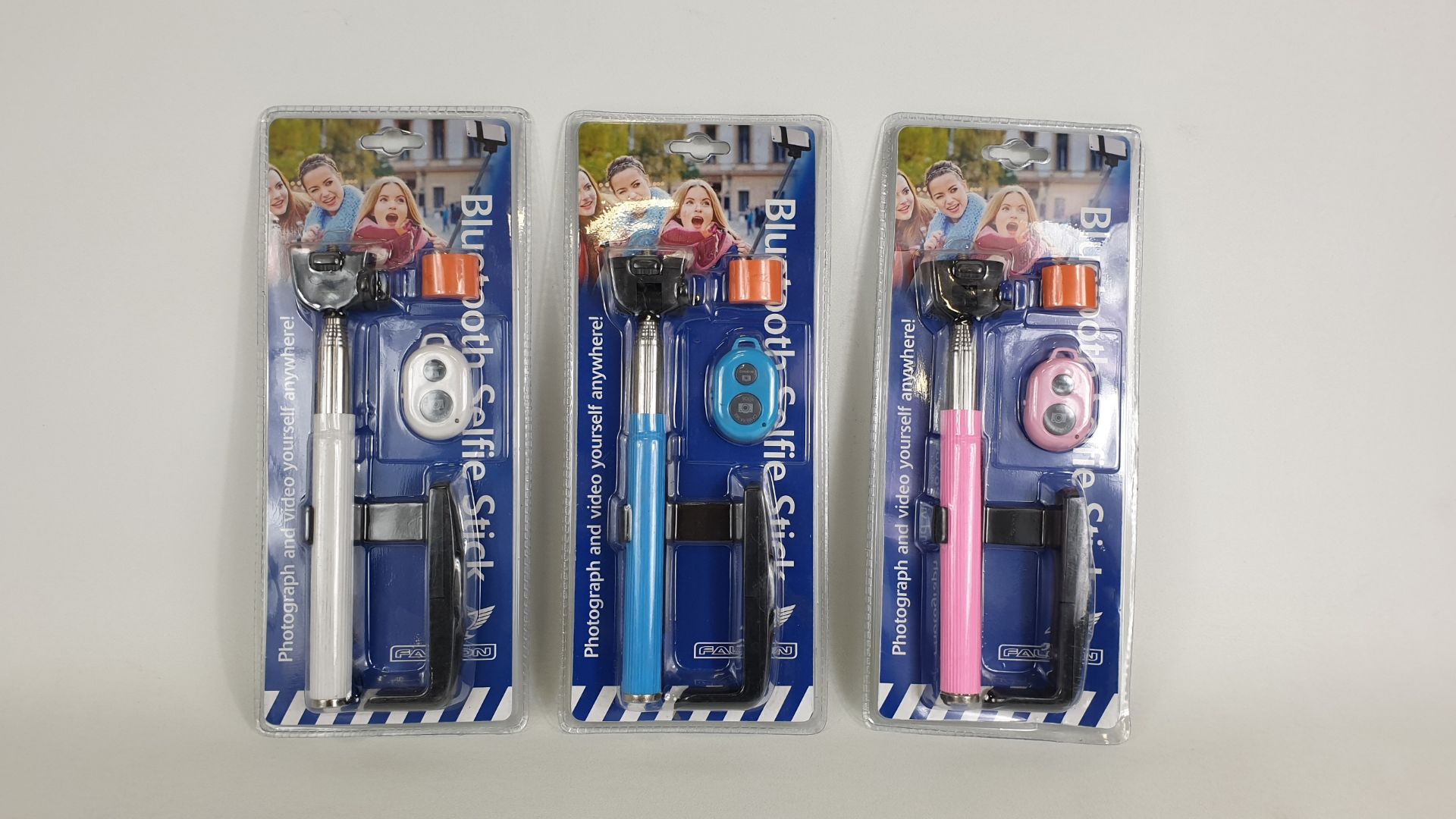 40 X BLUETOOTH SELFIE STICKS IN 1 BOX