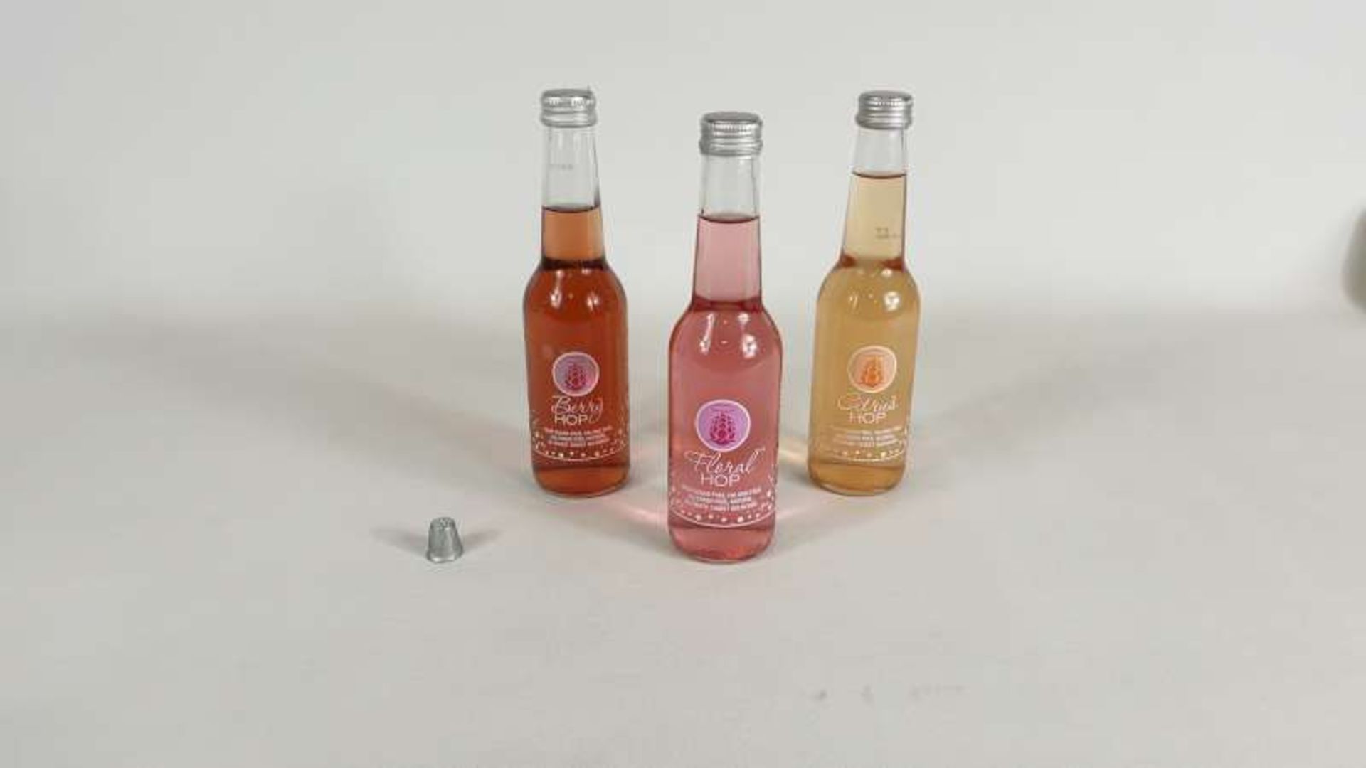 240 X 275 ML BOTTLES OF BERRY HOP / CITRUS HOP SUGAR FREE DRINKS IN 20 PACKS