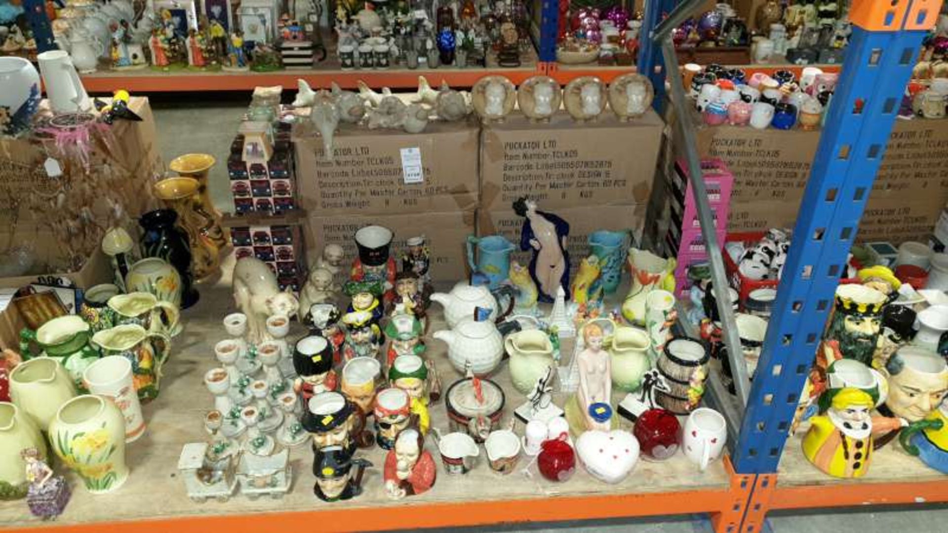 MIXED LOT CONTAINING TEA POTS, JUGS, CANDLE HOLDERS, ORNAMENTS, OIL BURNERS, MUGS, ETC