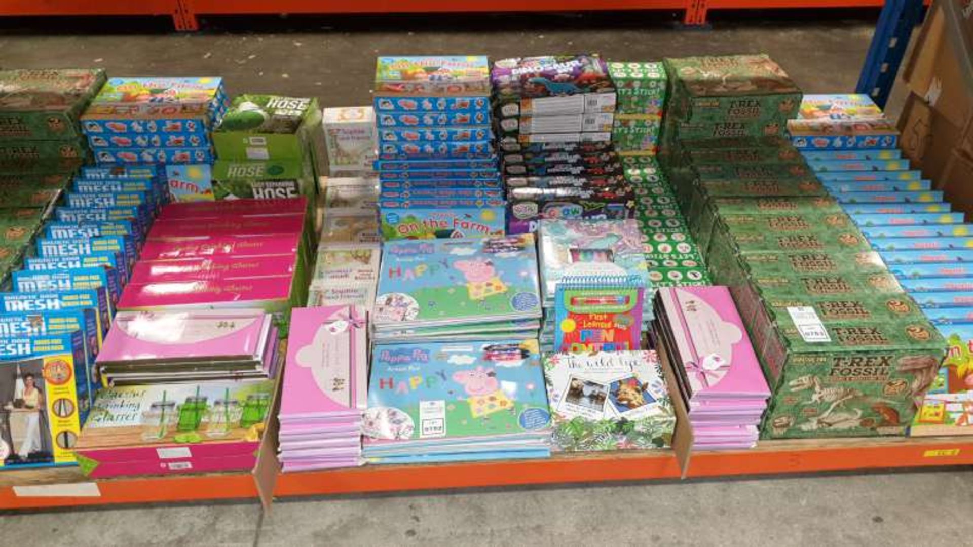 MIXED LOT CONTAINING PEPPA PIG ARTIST PAD, KALEIDOSCOPE COLOURING, GLOW DINOSAUR SETS, MAGNETIC ON