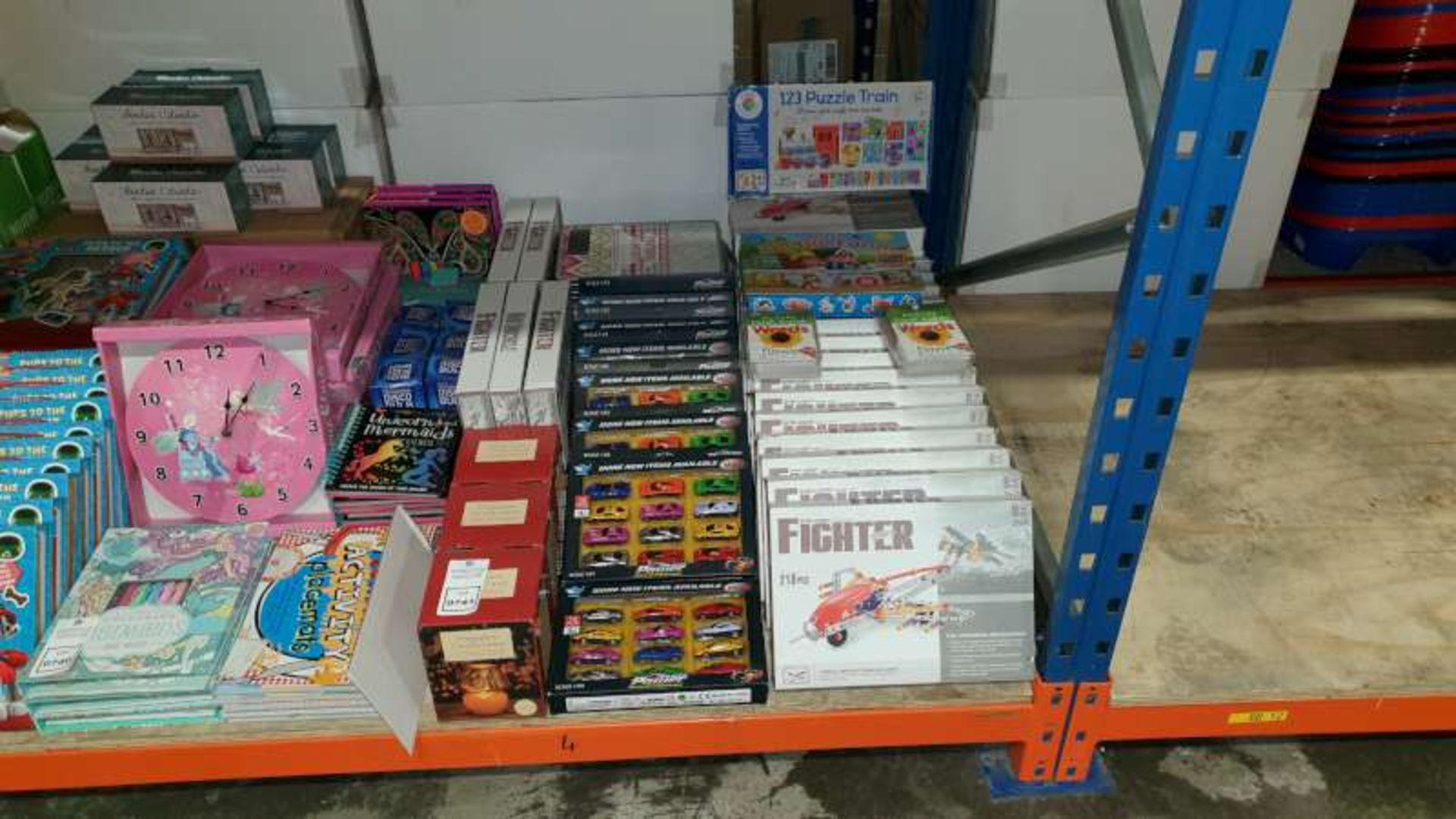 MIXED LOT CONTAINING FIGHTER PLANE CONSTRUCTION SETS, MAGNETIC ON THE FARM, CAR SETS, FRAGRANCE