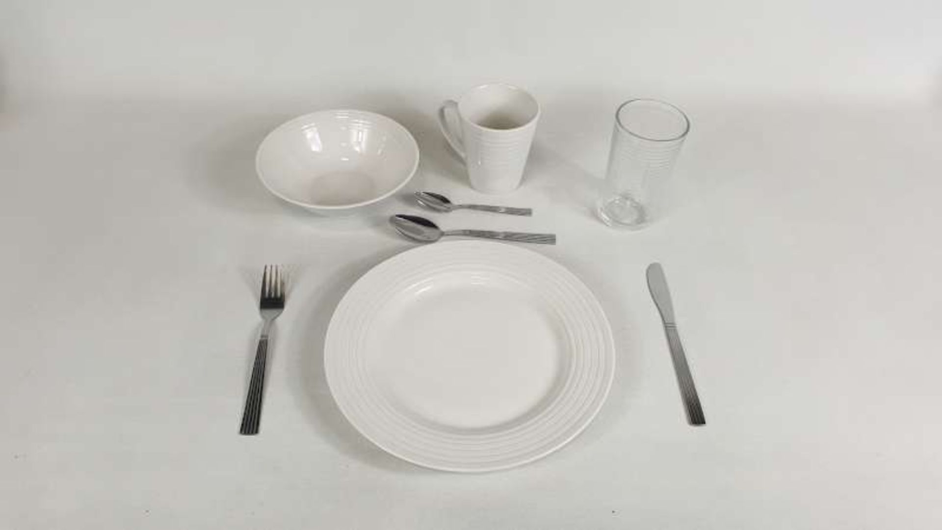 12 X BRAND NEW BOXED ARIA PORCELAIN 20 PIECE STARTER SET, EACH SET CONTAINS 2 X 26.5 CM DINNER