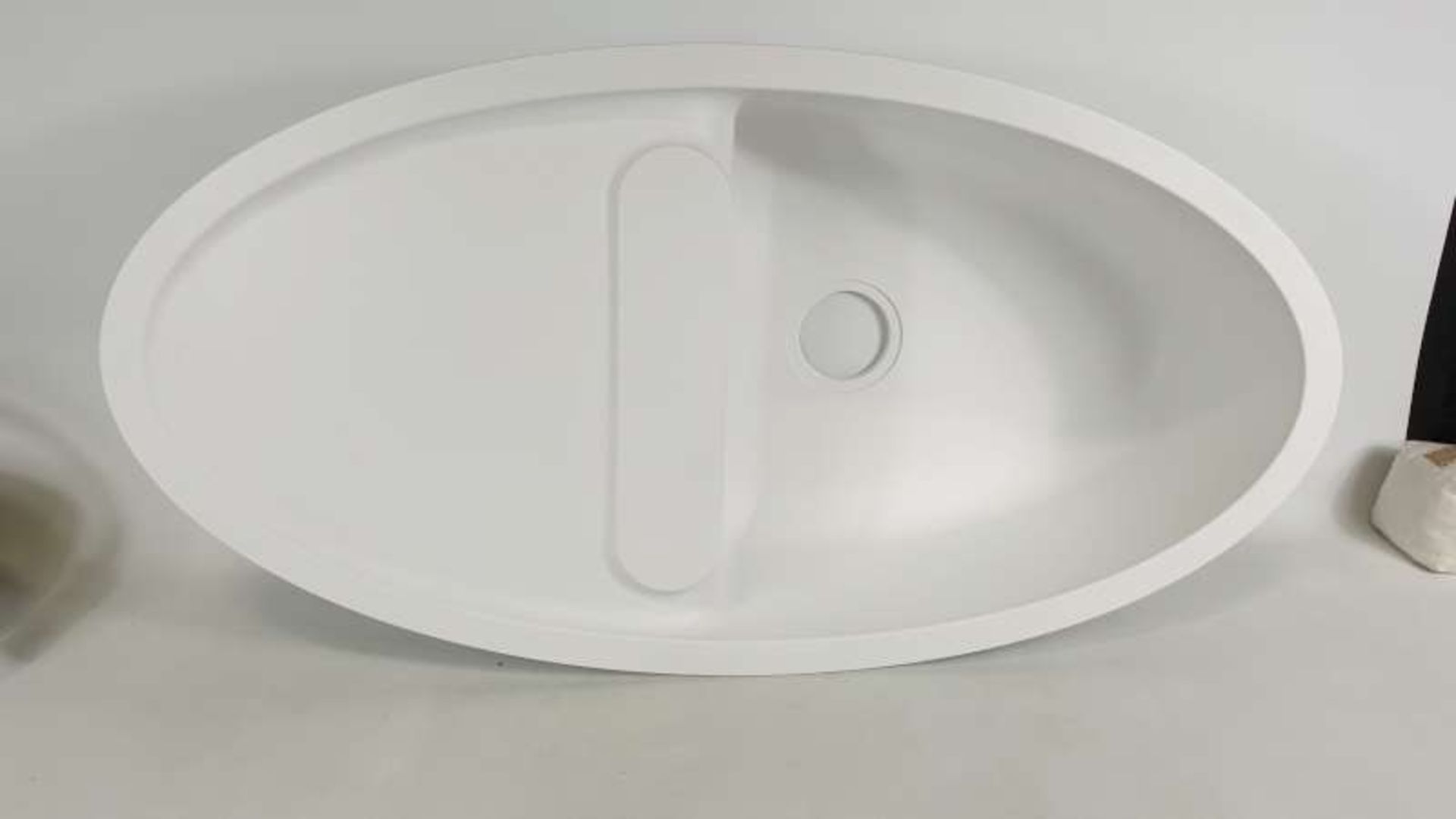 6 X OVAL 1.0 BOWL OPAL WHITE SINKS WITH COVERED WASTE AND OVERFLOW