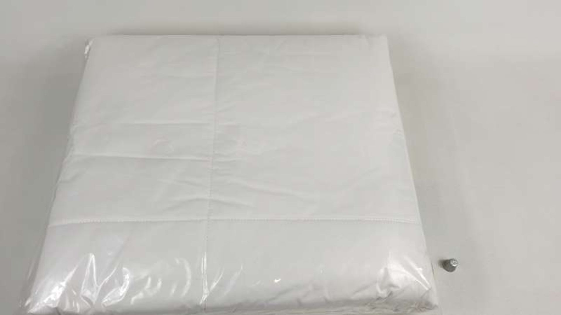 12 X BRAND NEW SINGLE DUVETS IN 2 BOXES