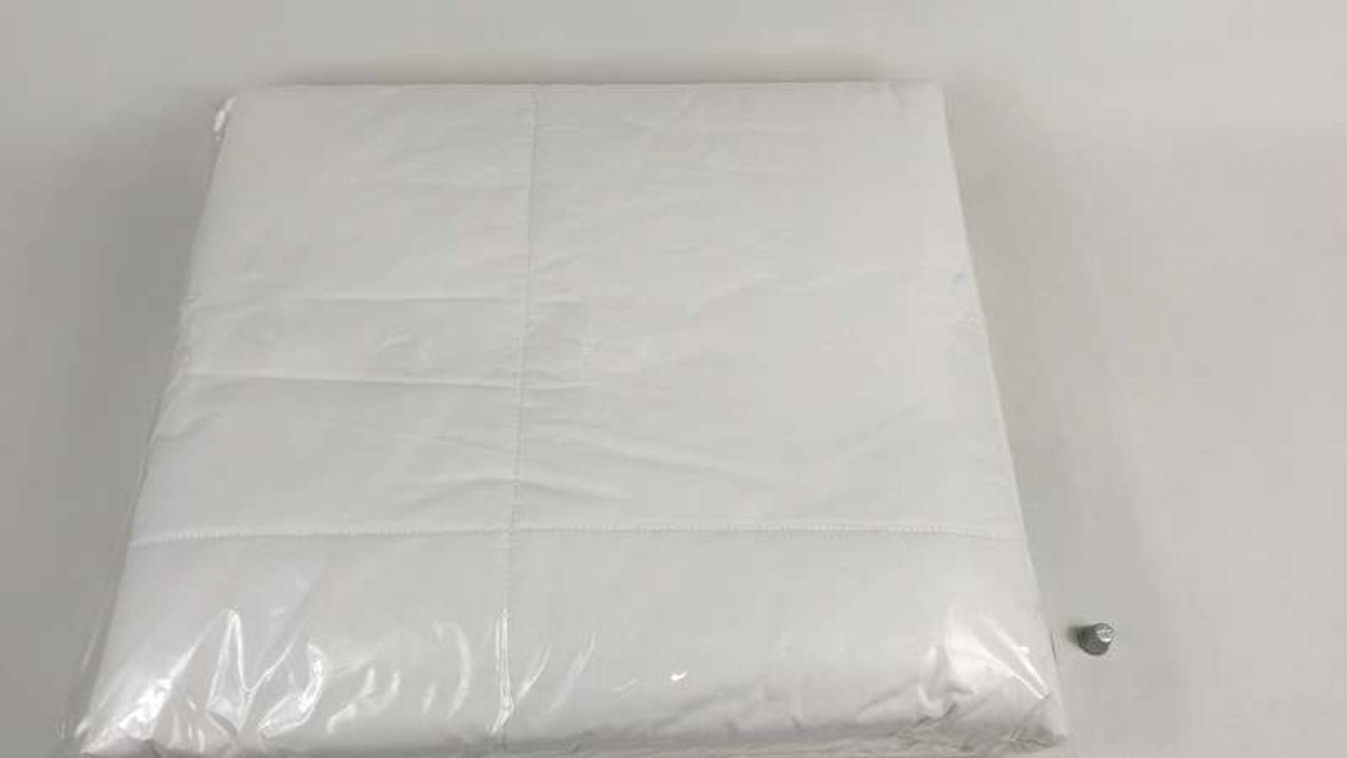 12 X BRAND NEW SINGLE DUVETS IN 2 BOXES