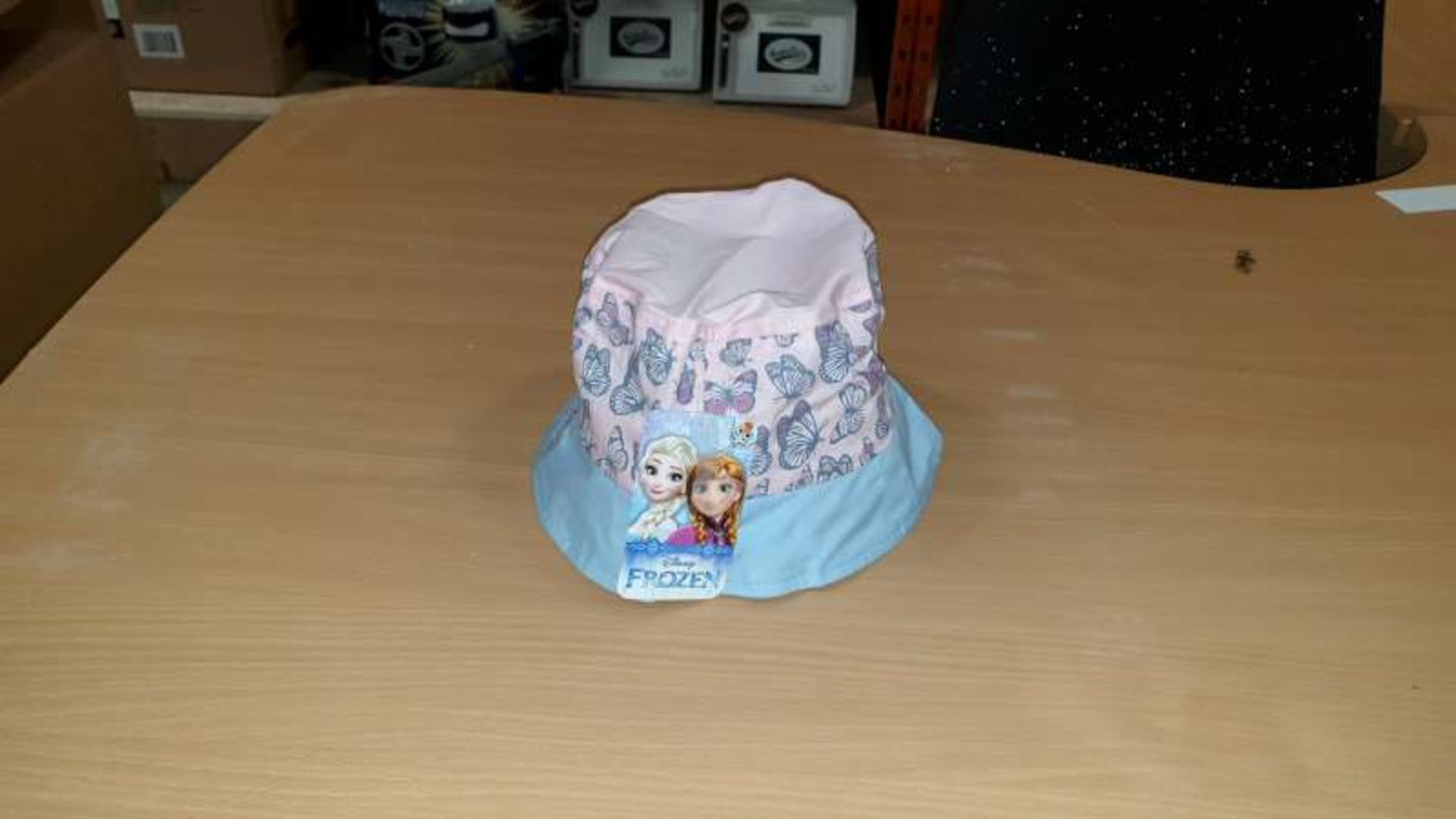 200 X DISNEY FROZEN CHILDRENS SUMMER HATS IN 5 BOXES