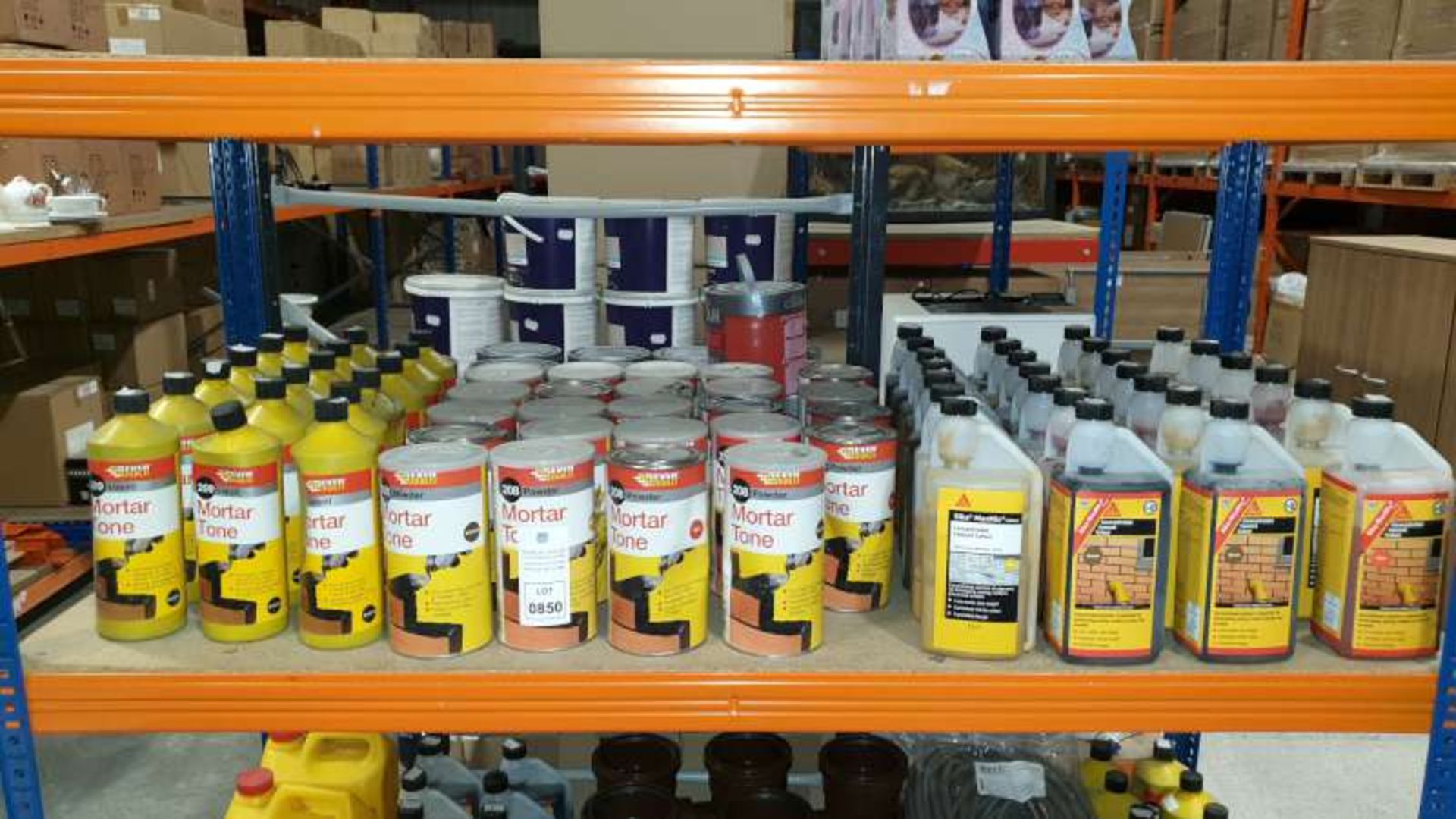 LOT CONTAINING 42 X EVER BUILD POWDER AND LIQUID MORTAR TONE, 28 X SIKA CONCENTRATED CEMENT COLOUR