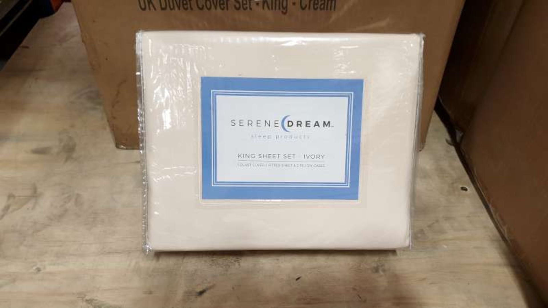 18 X CREAM COLOURED SERENE DREAM KING SIZE DUVET SETS EACH SET CONTAINS DUVET SET, FITTED SHEETS,