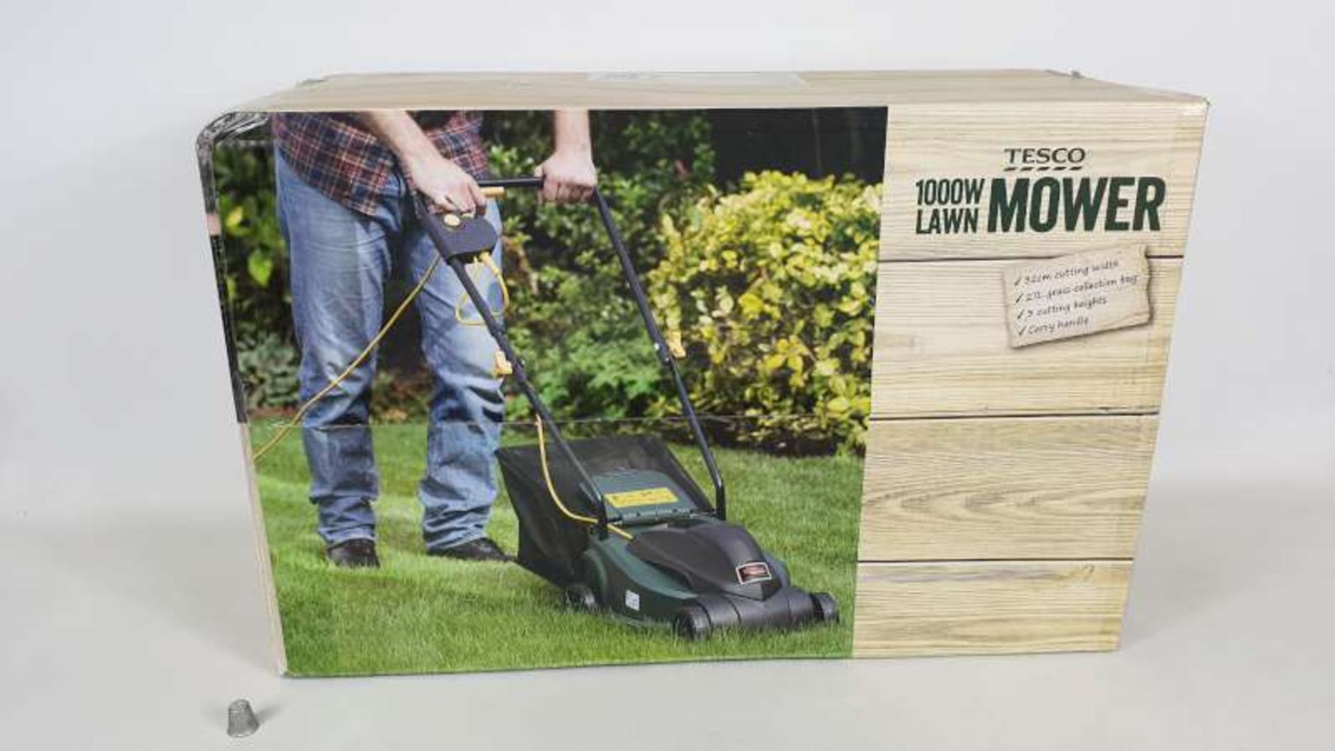 2 X BRAND NEW BOXED 1000 WATT LAWN MOWERS