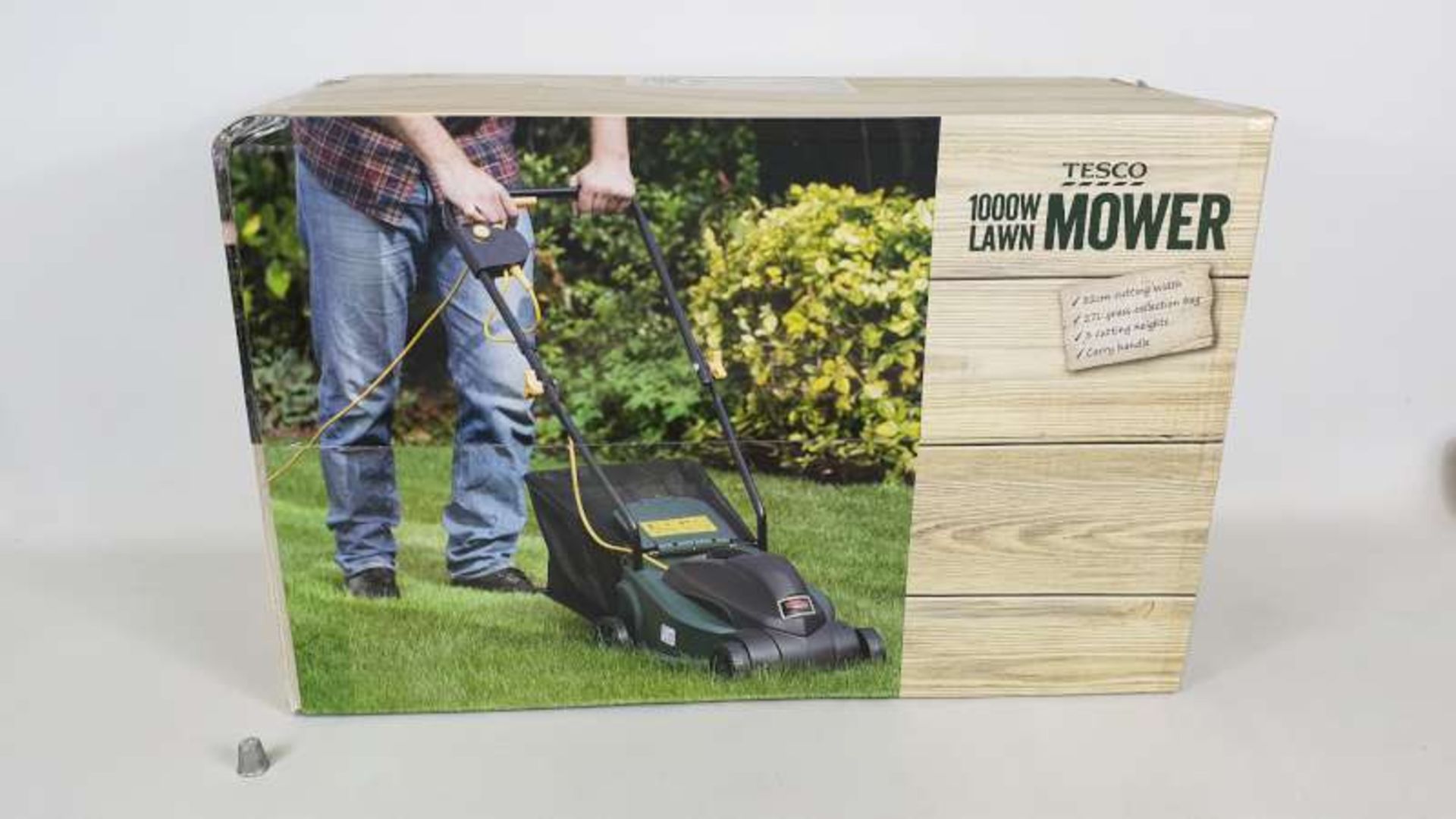 2 X BRAND NEW BOXED 1000 WATT LAWN MOWERS