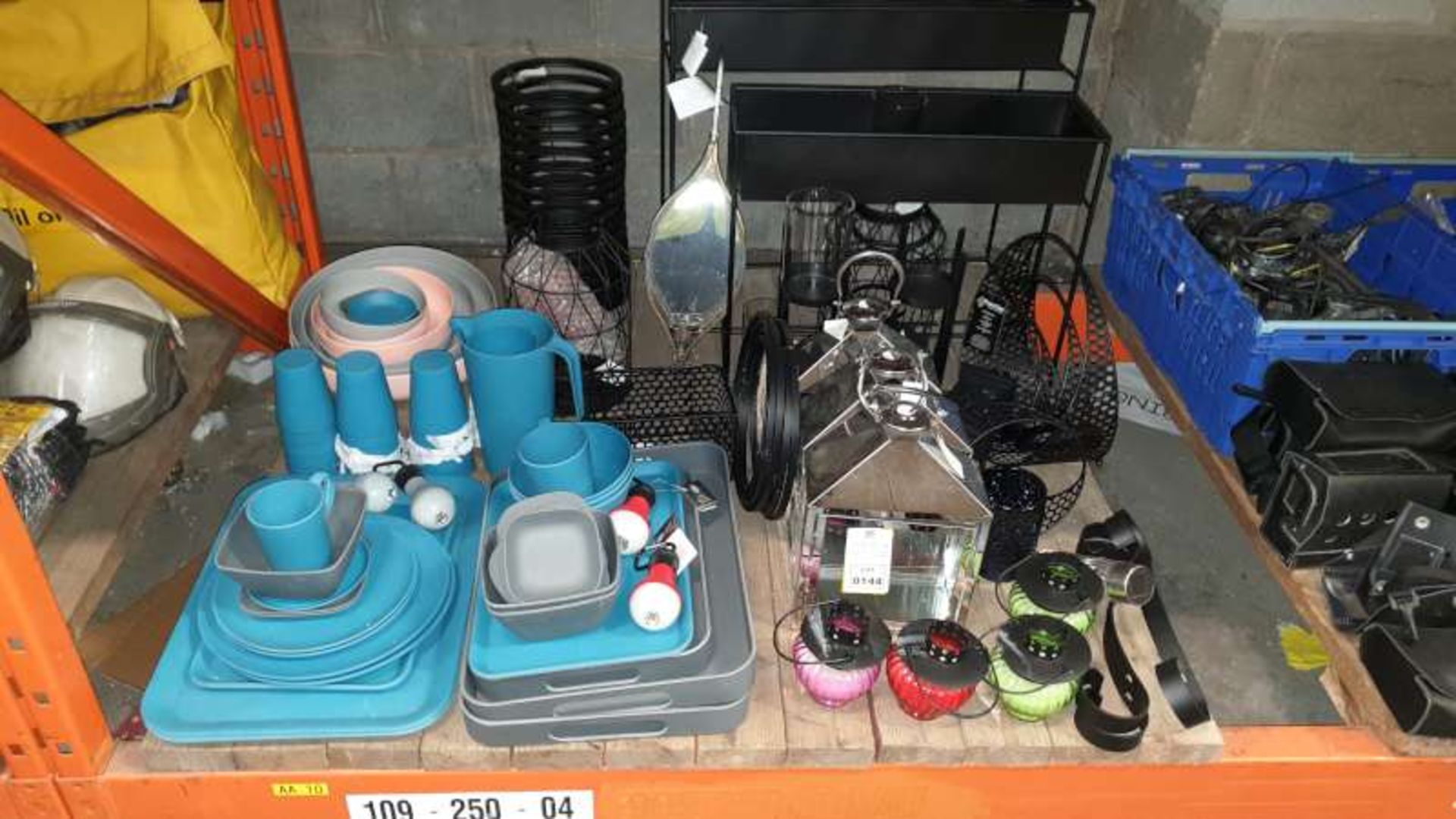 PREMIER LOT CONTAINING PLASTIC TRAYS, BOWLS, CUPS, LANTERNS, PLANTERS, CANDLES, ETC