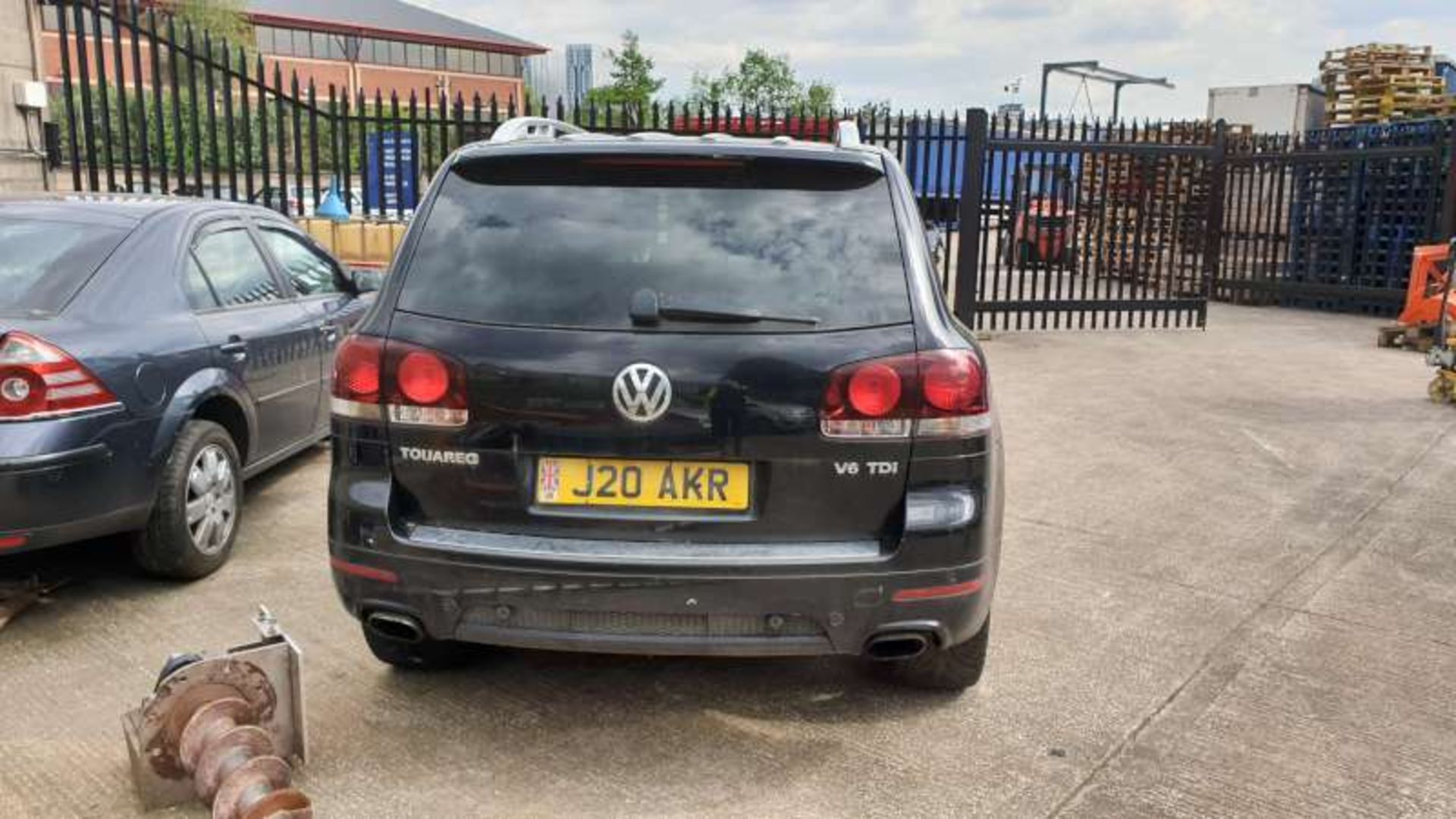 BLACK VOLKS WAGON TOUREG ALTITUDE V6 TDI A. ( DIESEL ) Reg : J20 AKR, Mileage : 0 Details: NO - Image 4 of 4