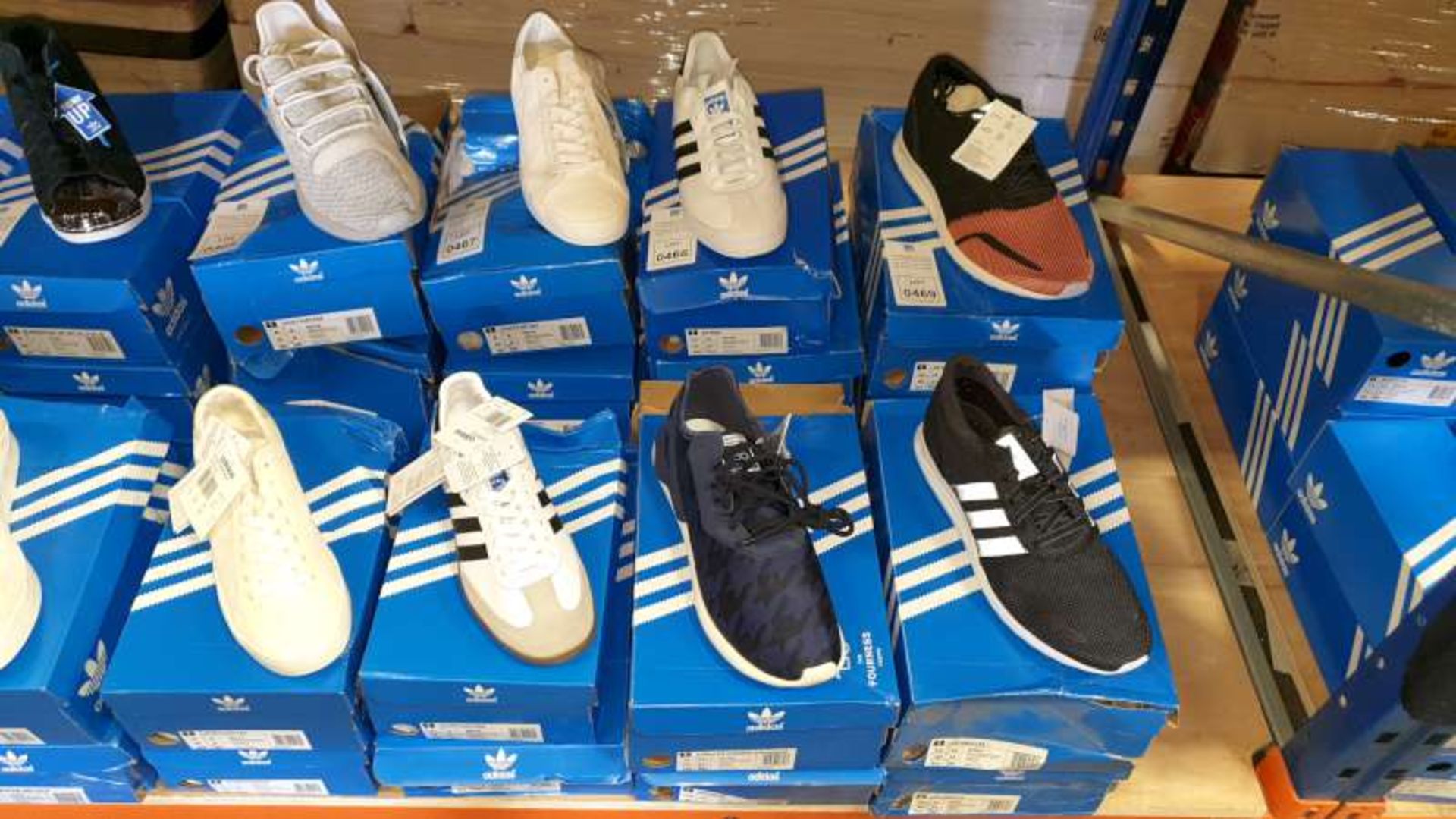 5 X PAIRS OF ADIDAS TRAINERS IN VARIOUS STYLES AND SIZES ( PLEASE NOTE BOXES ARE DAMAGED )