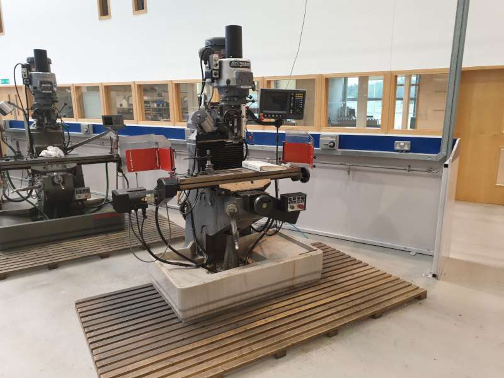 BRIDGEPORT SERIES 1 VERTICAL MILLING MACHINE WITH ACU-RITE MILL PWR READOUT SYSTEM (WITH MANUAL)