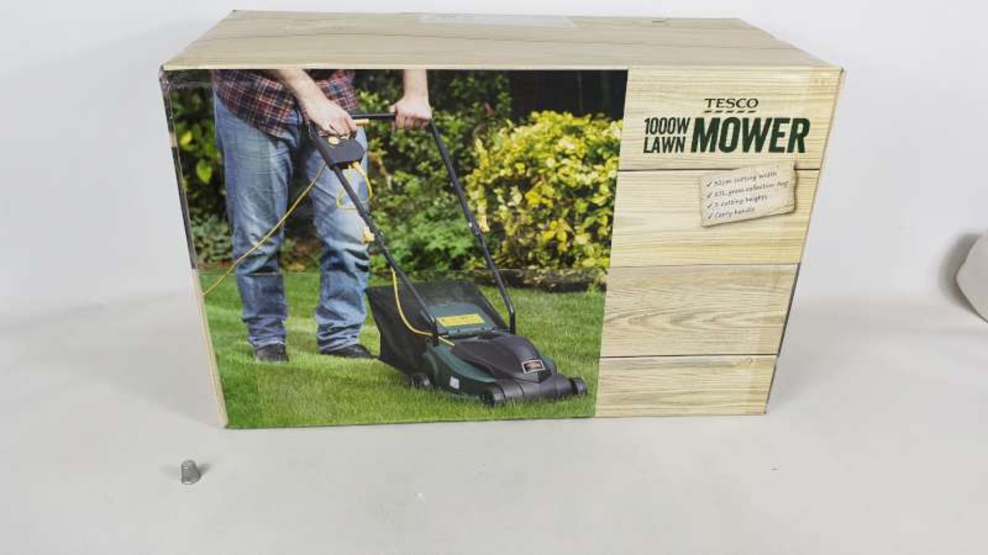 2 X BRAND NEW BOXED 1000 WATT LAWN MOWERS