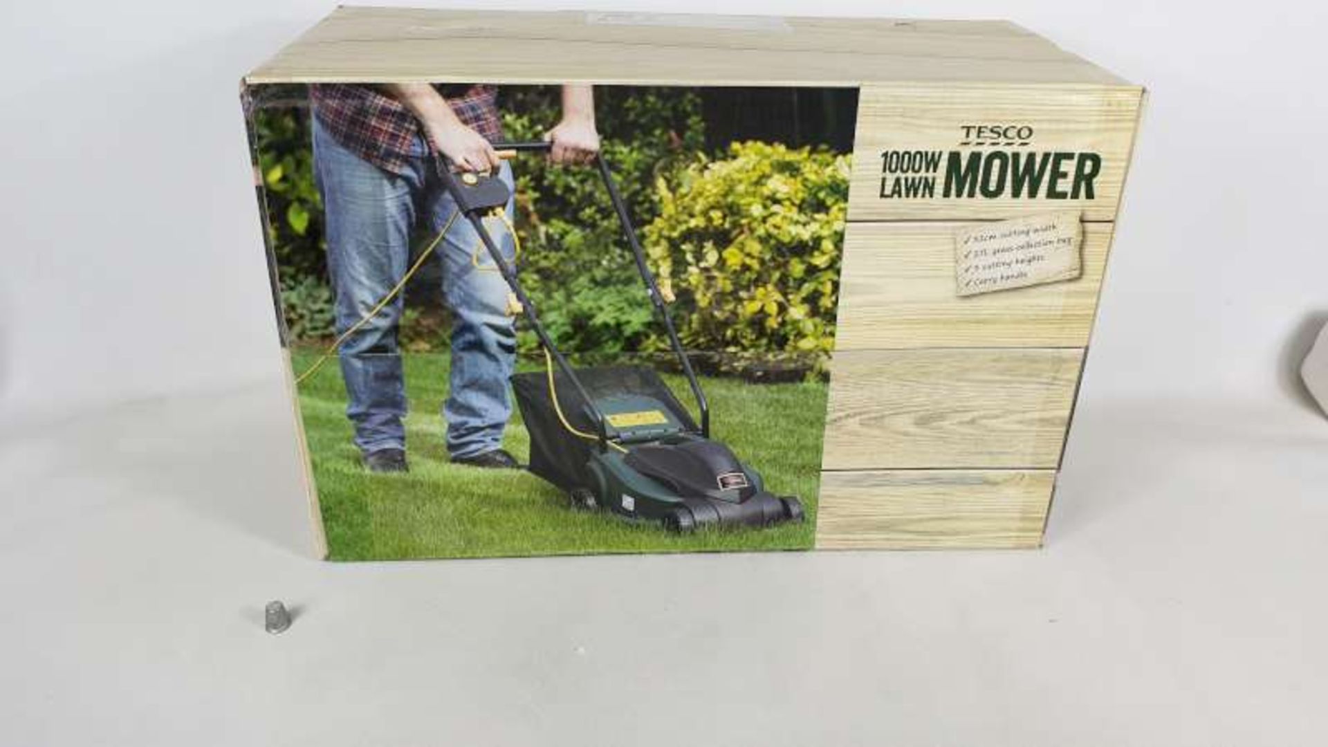 2 X BRAND NEW BOXED 1000 WATT LAWN MOWERS