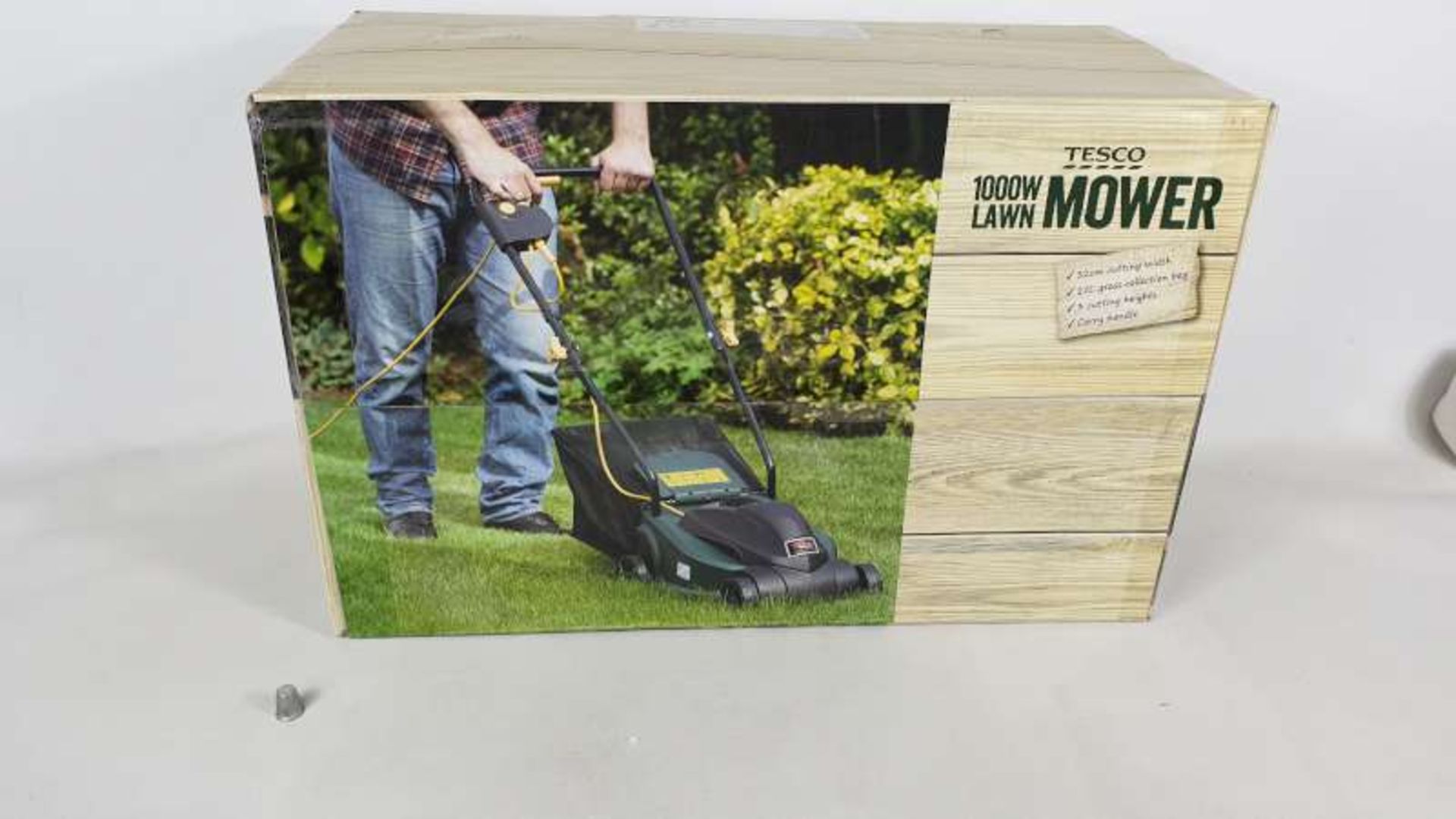 2 X BRAND NEW BOXED 1000 WATT LAWN MOWERS