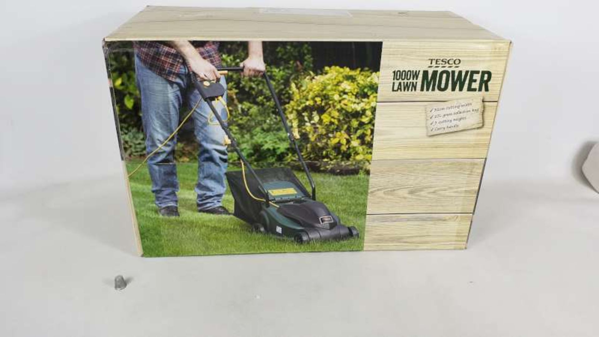 2 X BRAND NEW BOXED 1000 WATT LAWN MOWERS