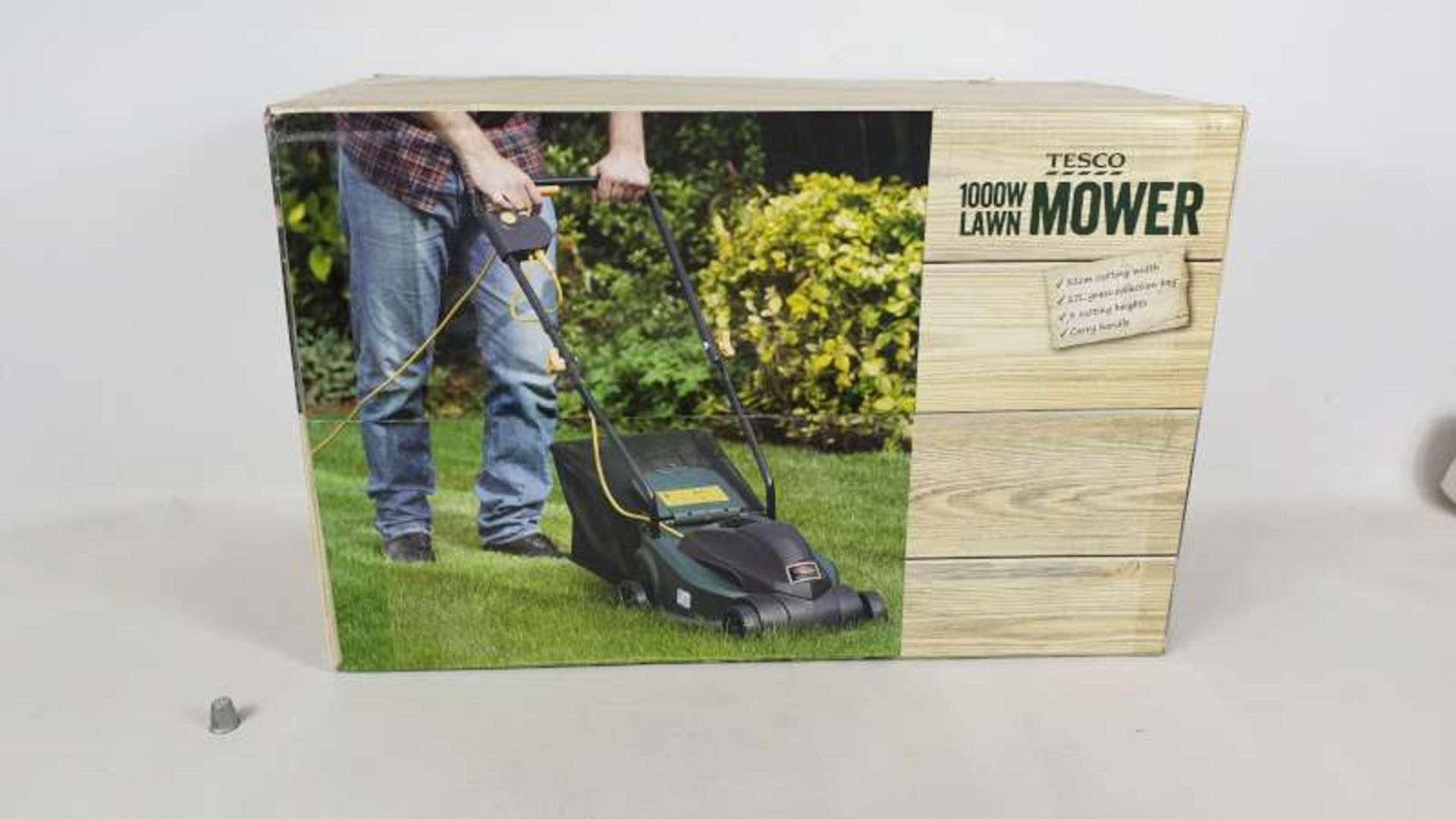 2 X BRAND NEW BOXED 1000 WATT LAWN MOWERS