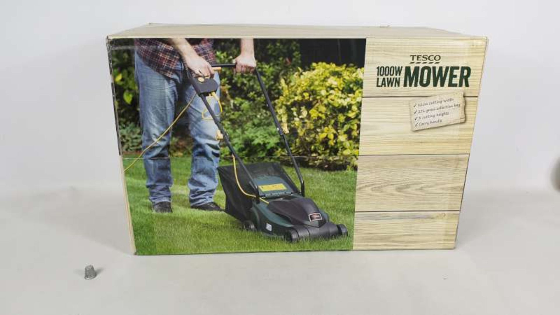 2 X BRAND NEW BOXED 1000 WATT LAWN MOWERS