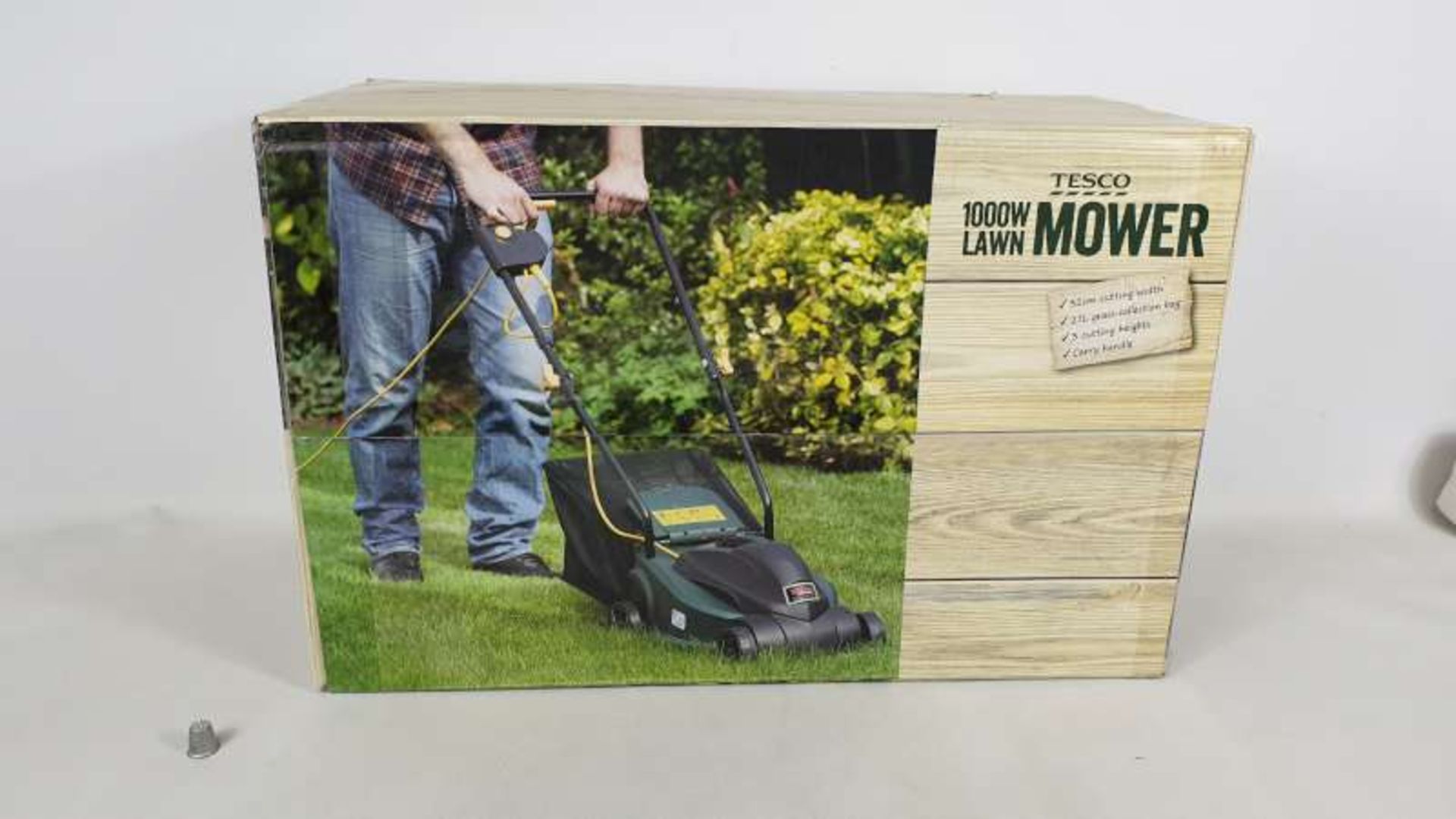 2 X BRAND NEW BOXED 1000 WATT LAWN MOWERS