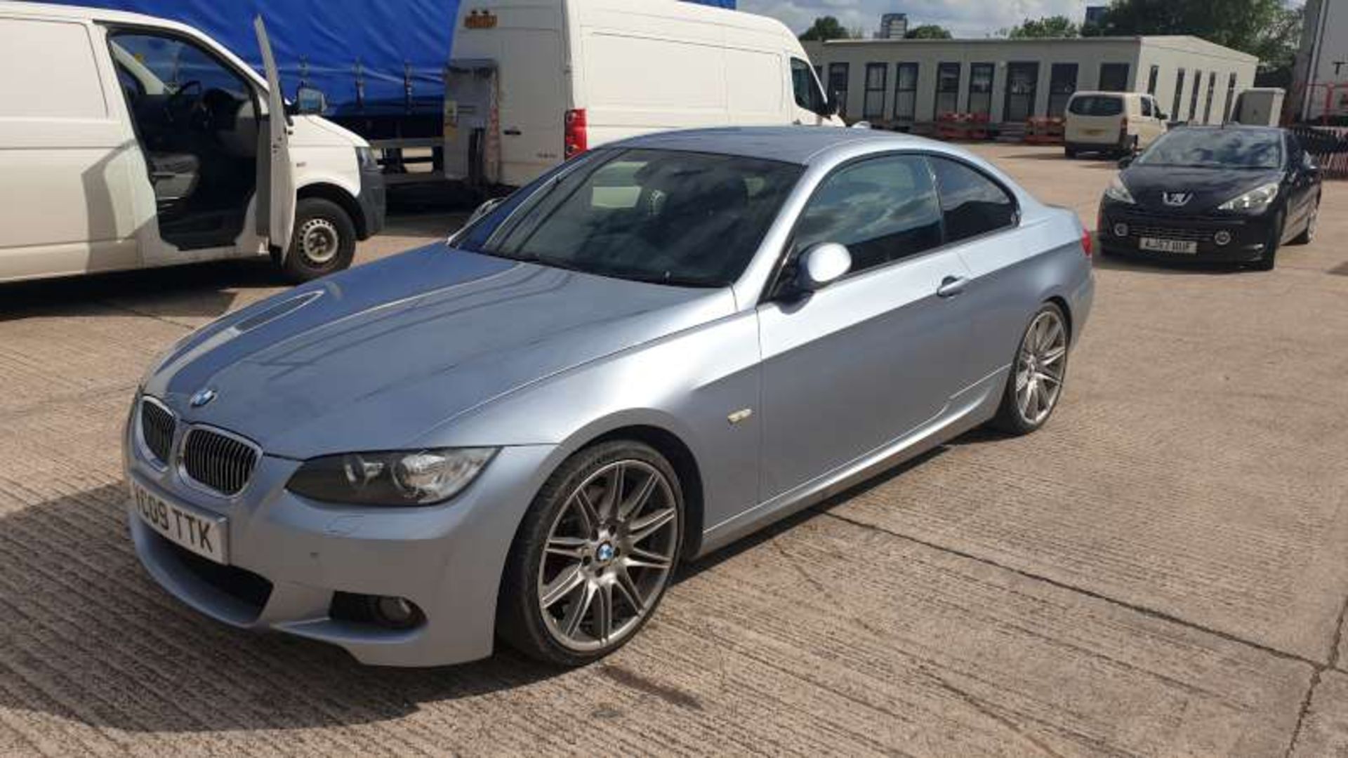 BLUE BMW 325D M SPORT HIGH LINE A. ( DIESEL ) Reg : YC09 TTK, Mileage : 85208 Details: KEYS,LOG BOOK - Image 2 of 4