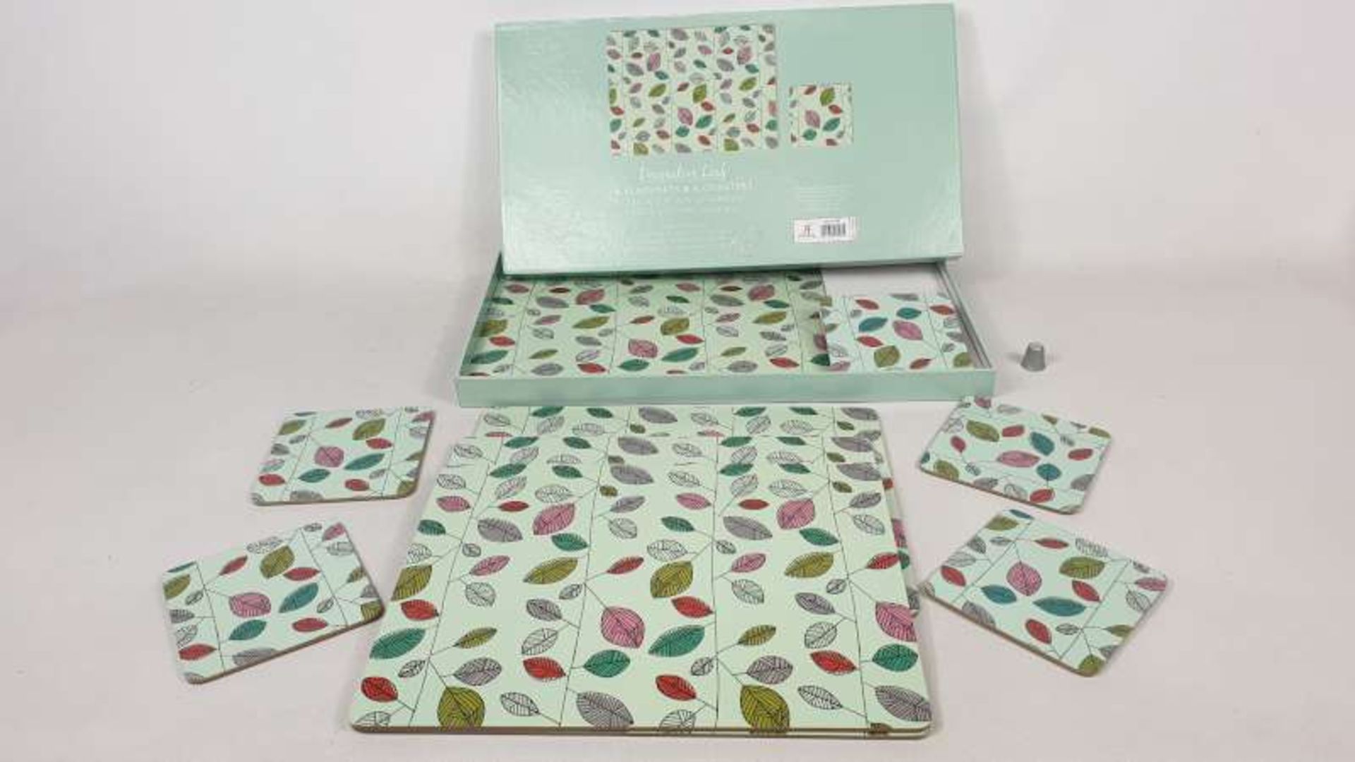 50 X PLACEMAT AND COASTER SETS WITH SCANDI LEAF DETAIL EACH SET CONTAINS 6 PLACEMATS AND 6