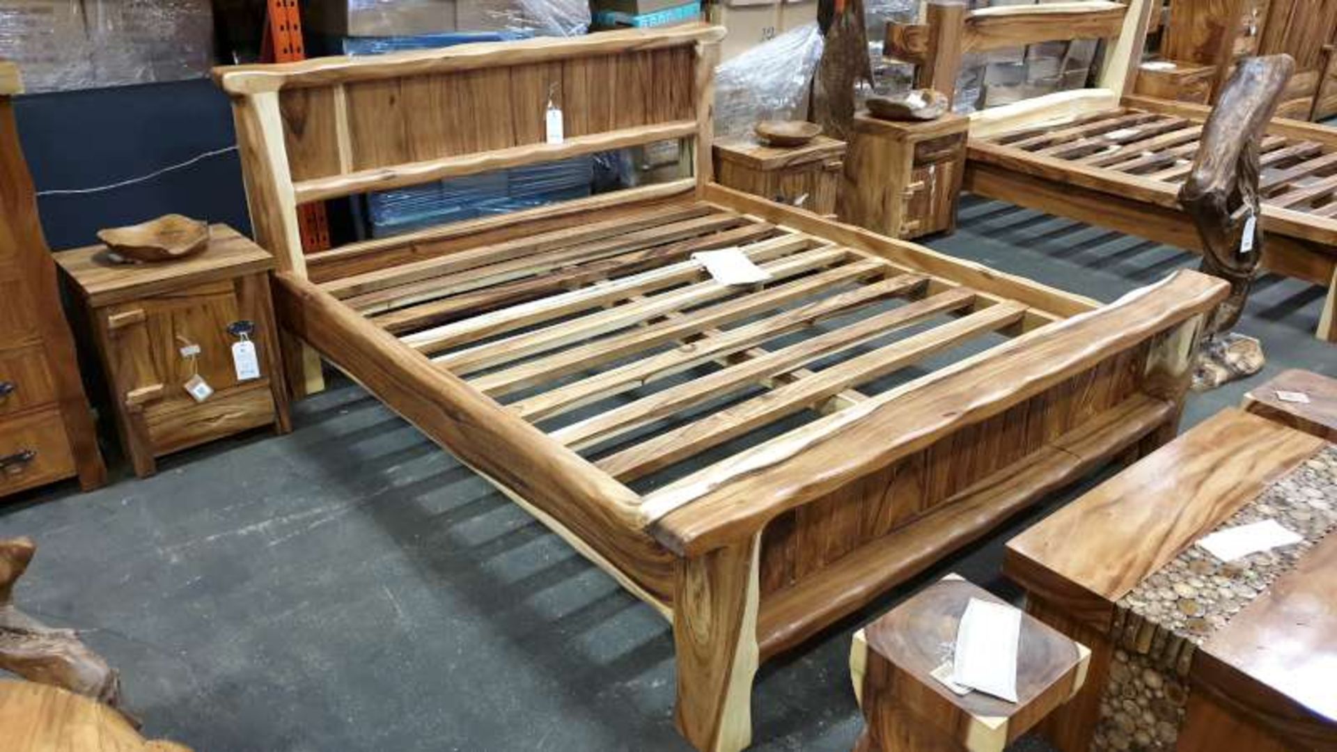 BRAND NEW SOLID SUAR WOODEN KINGSIZE OMBAK BED 200 X 214 X110CM RRP £1295