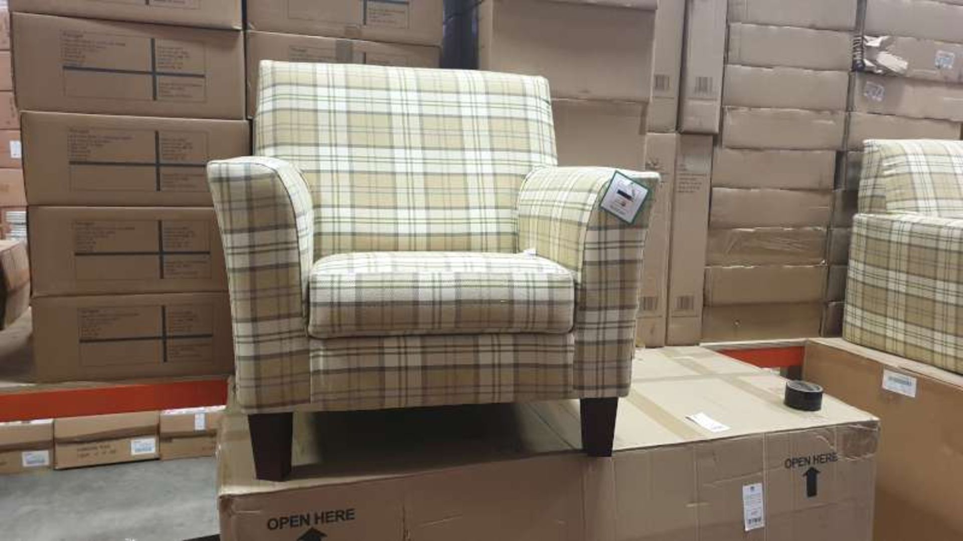BRAND NEW GREEN PATTERENED FABRIC LOUNGING CHAIR